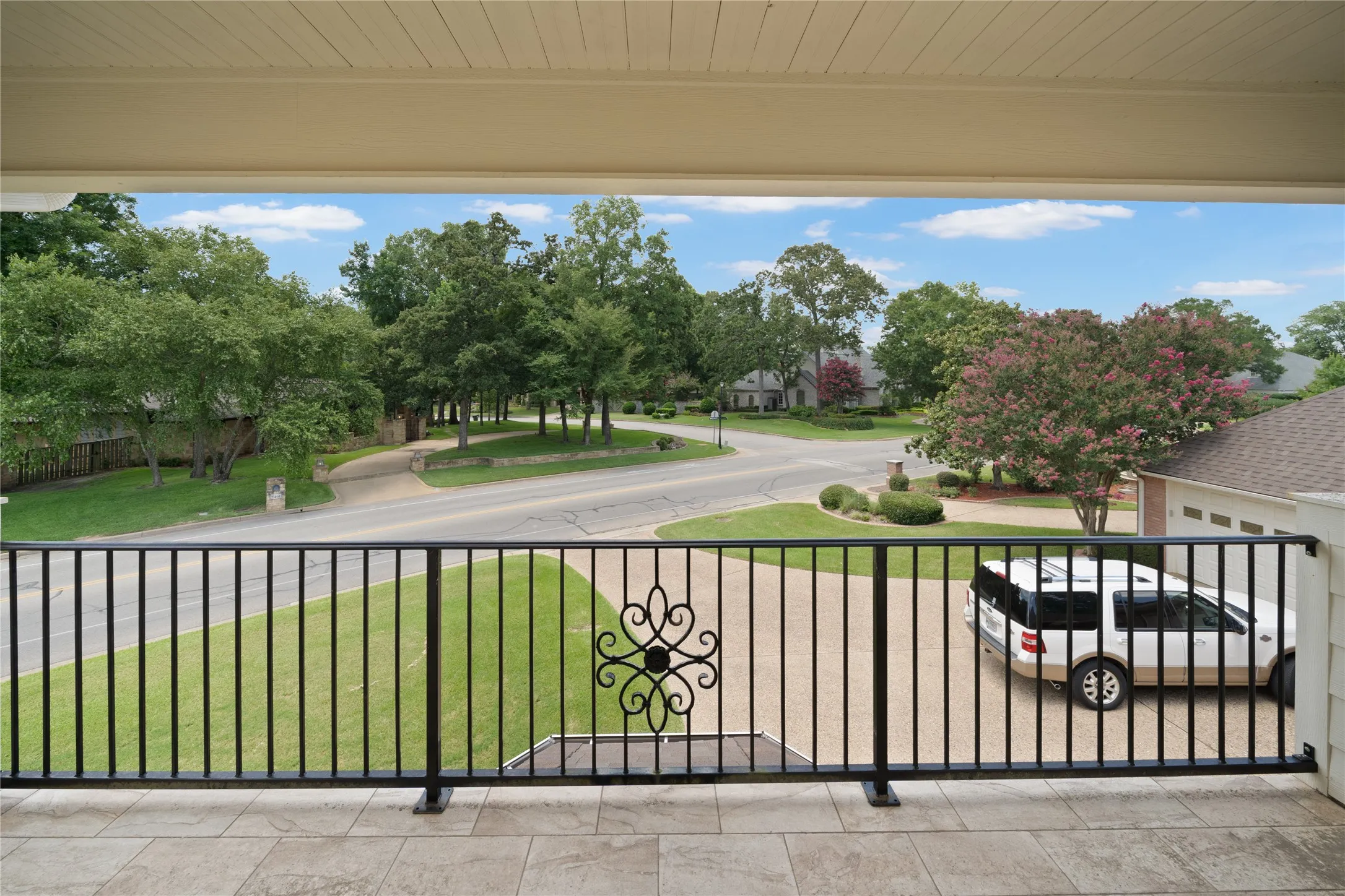 Single Family Residence For Sale in Smith County , 7402 Hollytree Drive, Tyler, Texas 75703, 4 Bedrooms, 4 Bathrooms, 8 Garage spaces, 6,676 Sqft, built in 1998, Price $995,000, mls#21330783, Real Estate Agent in Tyler, Homes For Sale in Smith county, Homes For Sale in Tyler, Realtor in Tyler Texas, Real Estate Brokerage Independent Realty Texas, Luminita Cordes Realtor