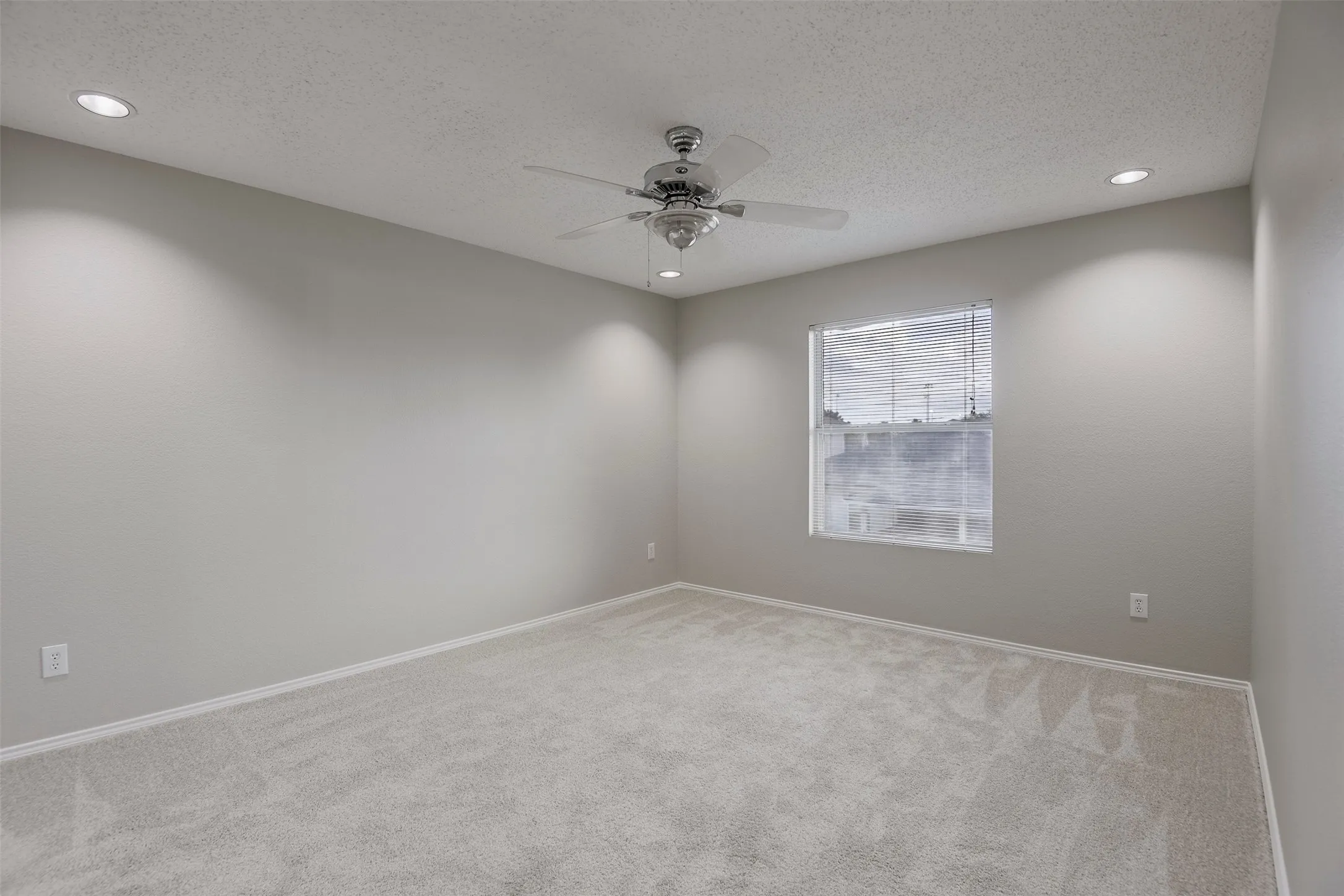 Single Family Residence For Rent in Tarrant County , 5525 Ventura Street, Fort Worth, Texas 76244, 5 Bedroom, 3 Bathroom, 2 Garage spaces, 3,420 Sqft, built in 2002, mls#21331184, Real Estate Agent in Fort Worth, Homes For Rent in Tarrant county, Homes For Rent in Fort Worth, Realtor in Fort Worth Texas, Real Estate Brokerage Independent Realty Texas, Luminita Cordes Realtor