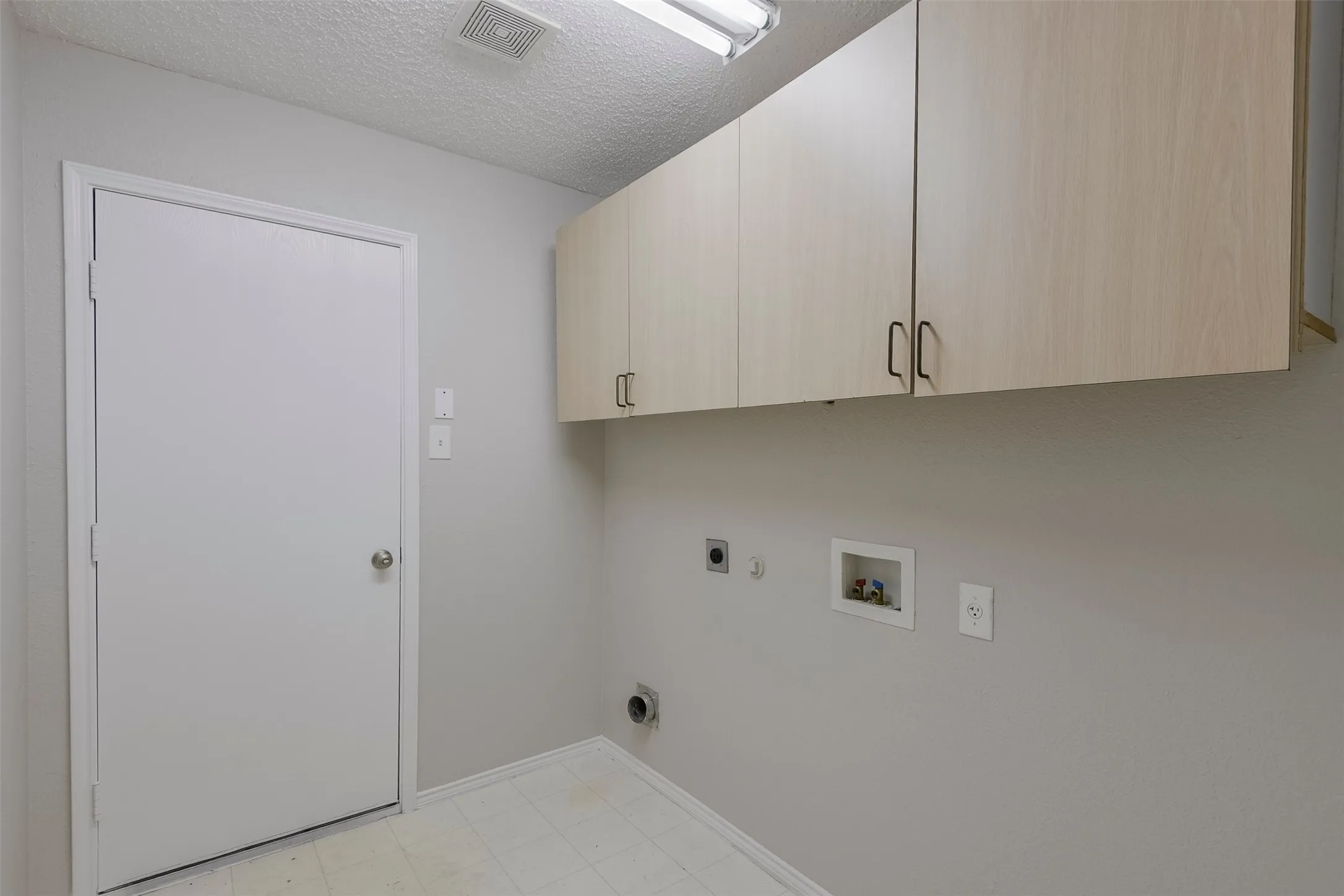 Single Family Residence For Rent in Tarrant County , 5525 Ventura Street, Fort Worth, Texas 76244, 5 Bedroom, 3 Bathroom, 2 Garage spaces, 3,420 Sqft, built in 2002, mls#21331184, Real Estate Agent in Fort Worth, Homes For Rent in Tarrant county, Homes For Rent in Fort Worth, Realtor in Fort Worth Texas, Real Estate Brokerage Independent Realty Texas, Luminita Cordes Realtor