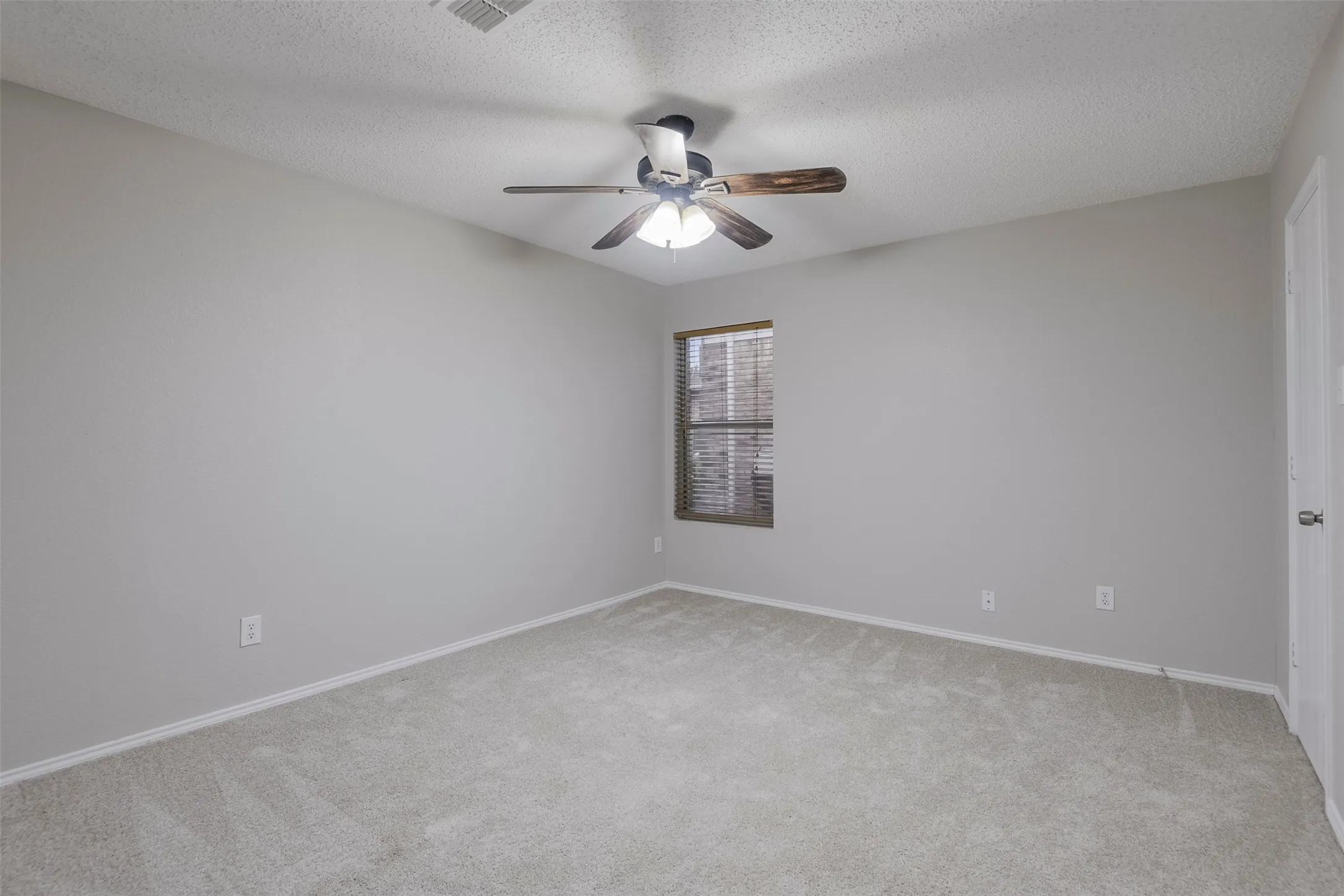 Single Family Residence For Rent in Tarrant County , 5525 Ventura Street, Fort Worth, Texas 76244, 5 Bedroom, 3 Bathroom, 2 Garage spaces, 3,420 Sqft, built in 2002, mls#21331184, Real Estate Agent in Fort Worth, Homes For Rent in Tarrant county, Homes For Rent in Fort Worth, Realtor in Fort Worth Texas, Real Estate Brokerage Independent Realty Texas, Luminita Cordes Realtor