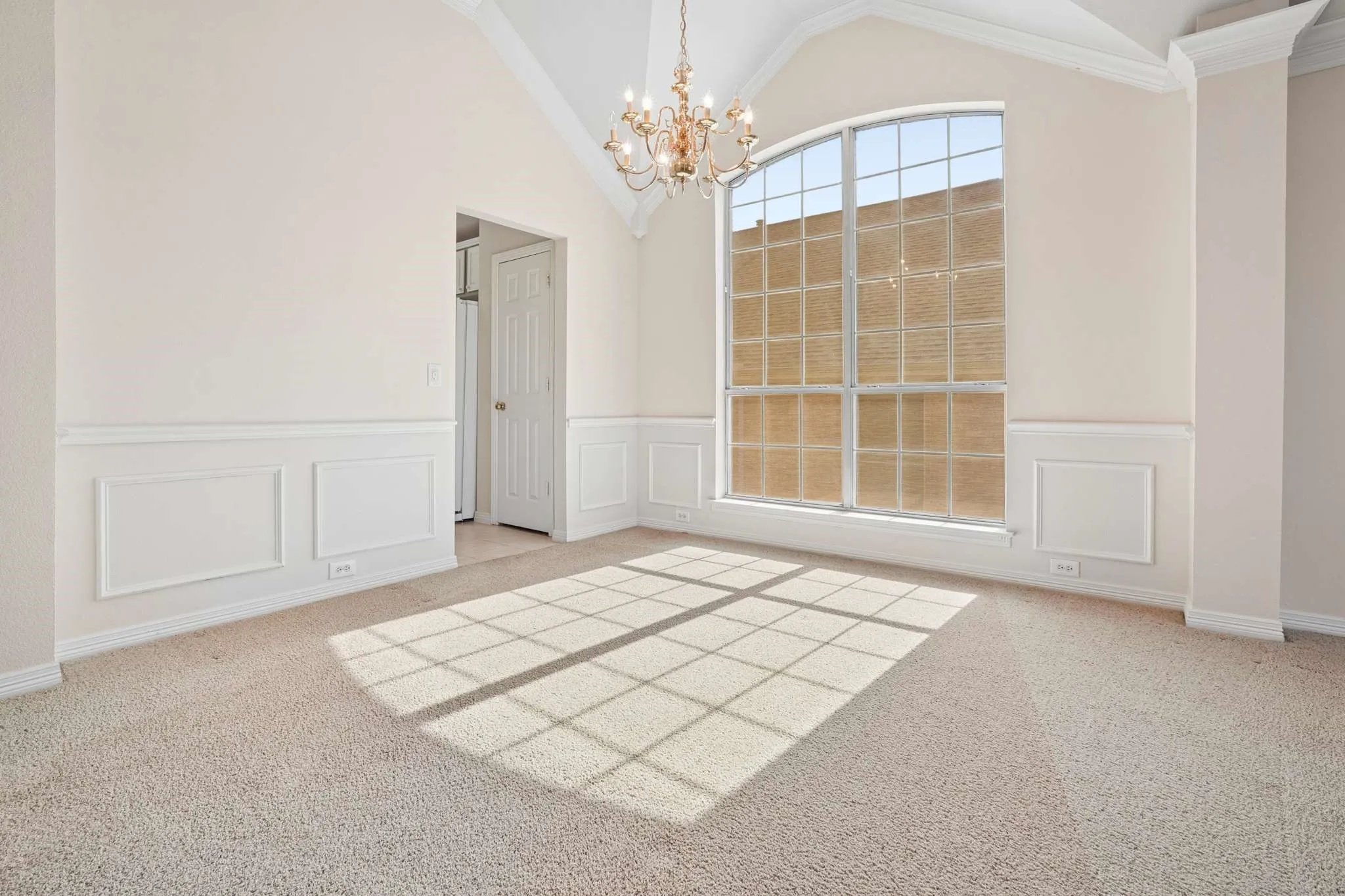 Single Family Residence For Sale in Denton County , 469 Crestview Point Drive, Lewisville, Texas 75067, 3 Bedroom, 2 Bathroom, 2 Garage spaces, 2,113 Sqft, built in 1997, mls#21330226, Real Estate Agent in Lewisville, Homes For Sale in Denton county, Homes For Sale in Lewisville, Realtor in Lewisville Texas, Real Estate Brokerage Independent Realty Texas, Luminita Cordes Realtor