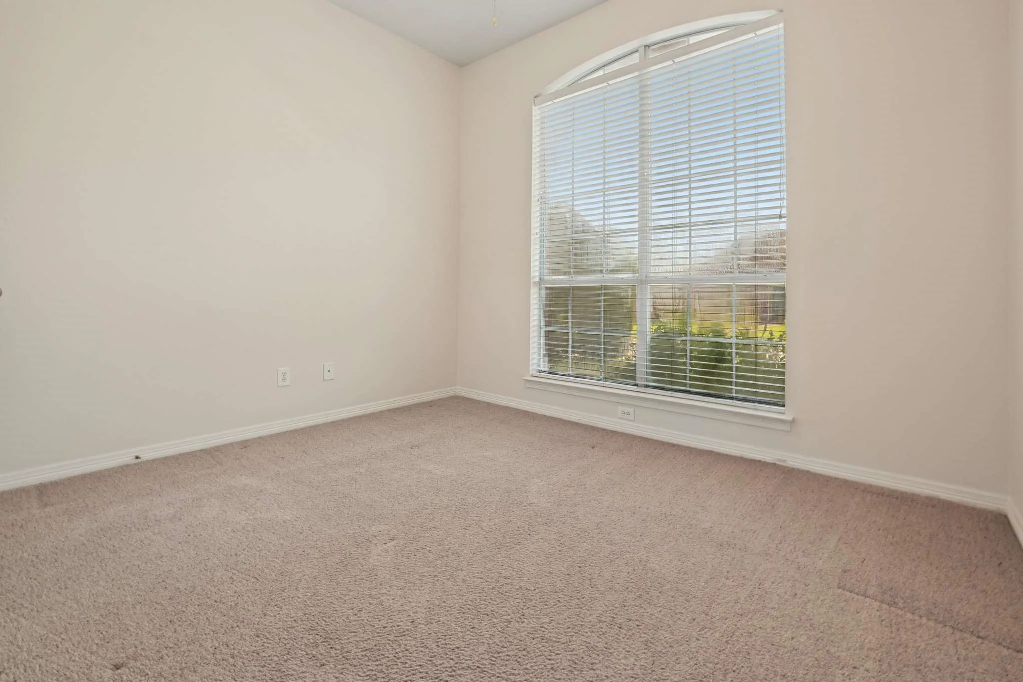 Single Family Residence For Sale in Denton County , 469 Crestview Point Drive, Lewisville, Texas 75067, 3 Bedroom, 2 Bathroom, 2 Garage spaces, 2,113 Sqft, built in 1997, mls#21330226, Real Estate Agent in Lewisville, Homes For Sale in Denton county, Homes For Sale in Lewisville, Realtor in Lewisville Texas, Real Estate Brokerage Independent Realty Texas, Luminita Cordes Realtor