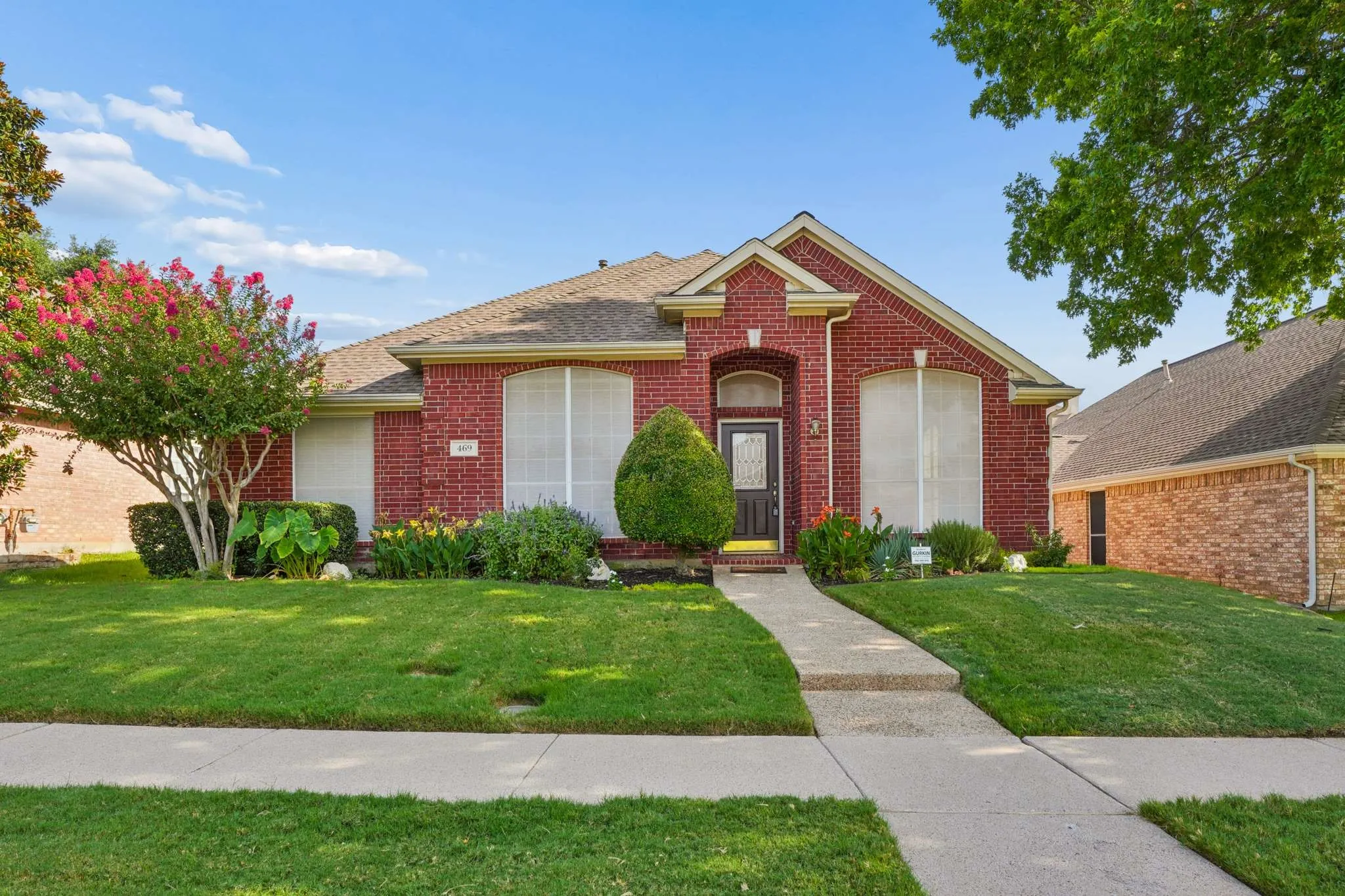 Single Family Residence For Sale in Denton County , 469 Crestview Point Drive, Lewisville, Texas 75067, 3 Bedroom, 2 Bathroom, 2 Garage spaces, 2,113 Sqft, built in 1997, mls#21330226, Real Estate Agent in Lewisville, Homes For Sale in Denton county, Homes For Sale in Lewisville, Realtor in Lewisville Texas, Real Estate Brokerage Independent Realty Texas, Luminita Cordes Realtor