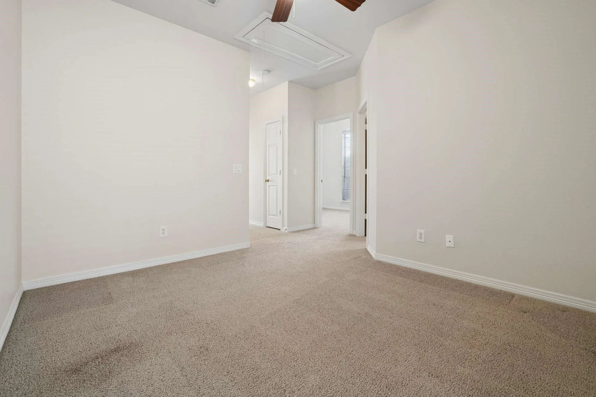 Single Family Residence For Sale in Denton County , 469 Crestview Point Drive, Lewisville, Texas 75067, 3 Bedroom, 2 Bathroom, 2 Garage spaces, 2,113 Sqft, built in 1997, mls#21330226, Real Estate Agent in Lewisville, Homes For Sale in Denton county, Homes For Sale in Lewisville, Realtor in Lewisville Texas, Real Estate Brokerage Independent Realty Texas, Luminita Cordes Realtor