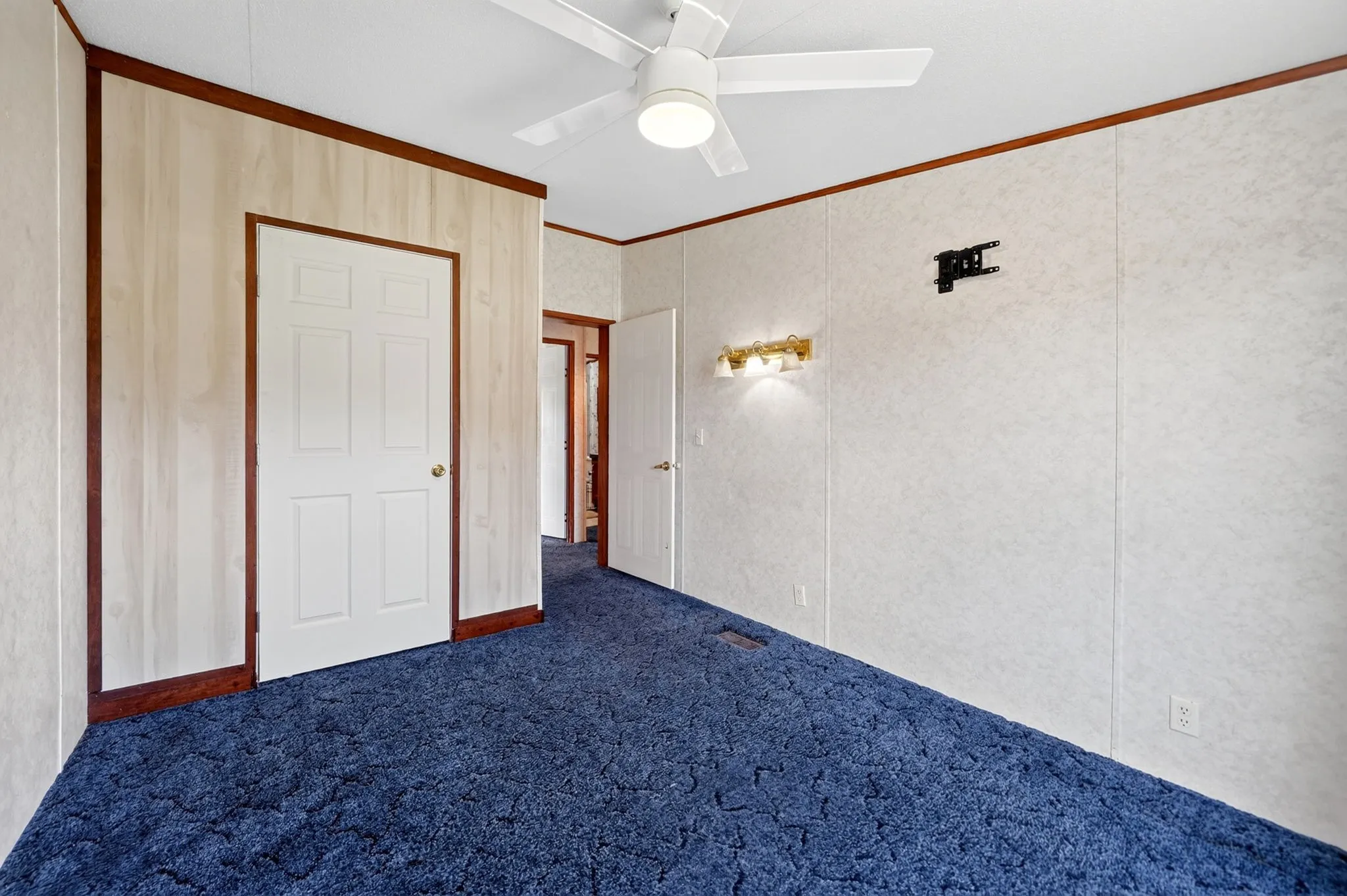 Single Family Residence For Sale in Hunt County , 8900 Crestview Estate Road, Quinlan, Texas 75474, 3 Bedroom, 2 Bathroom, Garage spaces, 1,536 Sqft, built in 2001, mls#21331143, Real Estate Agent in Quinlan, Homes For Sale in Hunt county, Homes For Sale in Quinlan, Realtor in Quinlan Texas, Real Estate Brokerage Independent Realty Texas, Luminita Cordes Realtor