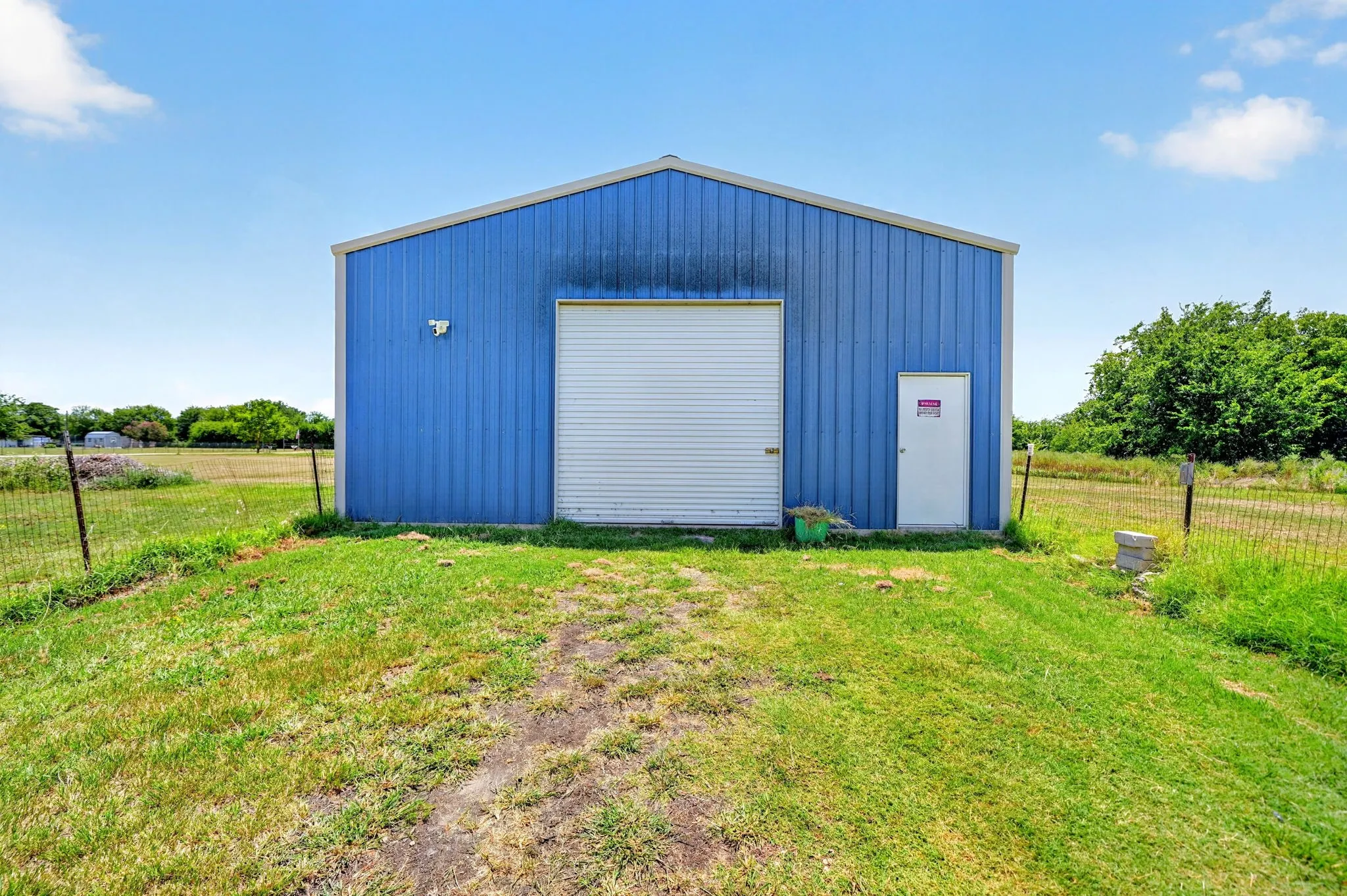 Single Family Residence For Sale in Hunt County , 8900 Crestview Estate Road, Quinlan, Texas 75474, 3 Bedroom, 2 Bathroom, Garage spaces, 1,536 Sqft, built in 2001, mls#21331143, Real Estate Agent in Quinlan, Homes For Sale in Hunt county, Homes For Sale in Quinlan, Realtor in Quinlan Texas, Real Estate Brokerage Independent Realty Texas, Luminita Cordes Realtor
