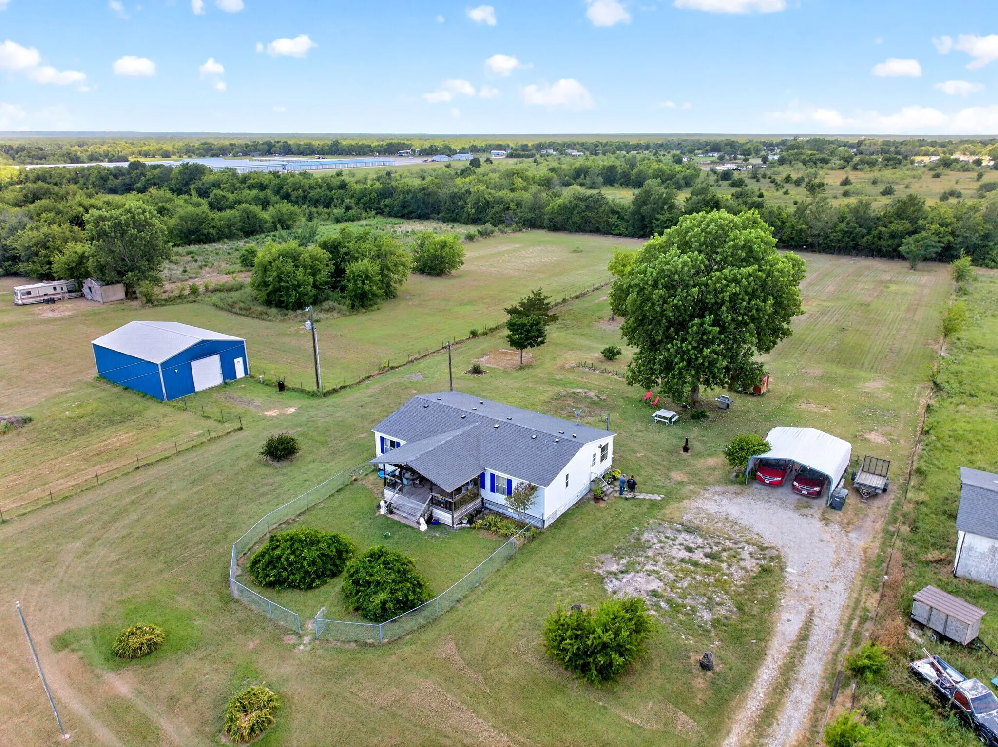 Single Family Residence For Sale in Hunt County , 8900 Crestview Estate Road, Quinlan, Texas 75474, 3 Bedroom, 2 Bathroom, Garage spaces, 1,536 Sqft, built in 2001, mls#21331143, Real Estate Agent in Quinlan, Homes For Sale in Hunt county, Homes For Sale in Quinlan, Realtor in Quinlan Texas, Real Estate Brokerage Independent Realty Texas, Luminita Cordes Realtor
