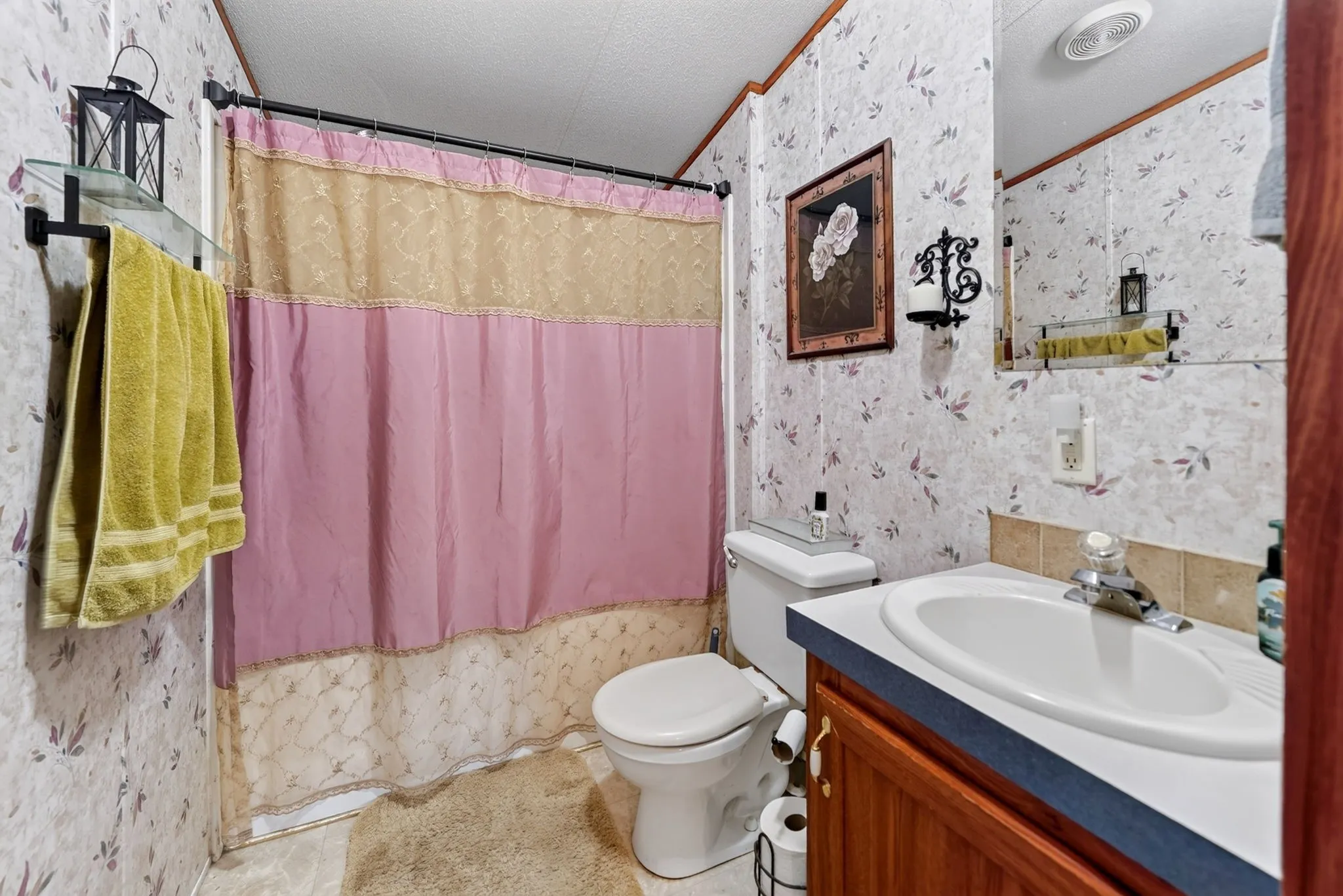 Single Family Residence For Sale in Hunt County , 8900 Crestview Estate Road, Quinlan, Texas 75474, 3 Bedroom, 2 Bathroom, Garage spaces, 1,536 Sqft, built in 2001, mls#21331143, Real Estate Agent in Quinlan, Homes For Sale in Hunt county, Homes For Sale in Quinlan, Realtor in Quinlan Texas, Real Estate Brokerage Independent Realty Texas, Luminita Cordes Realtor