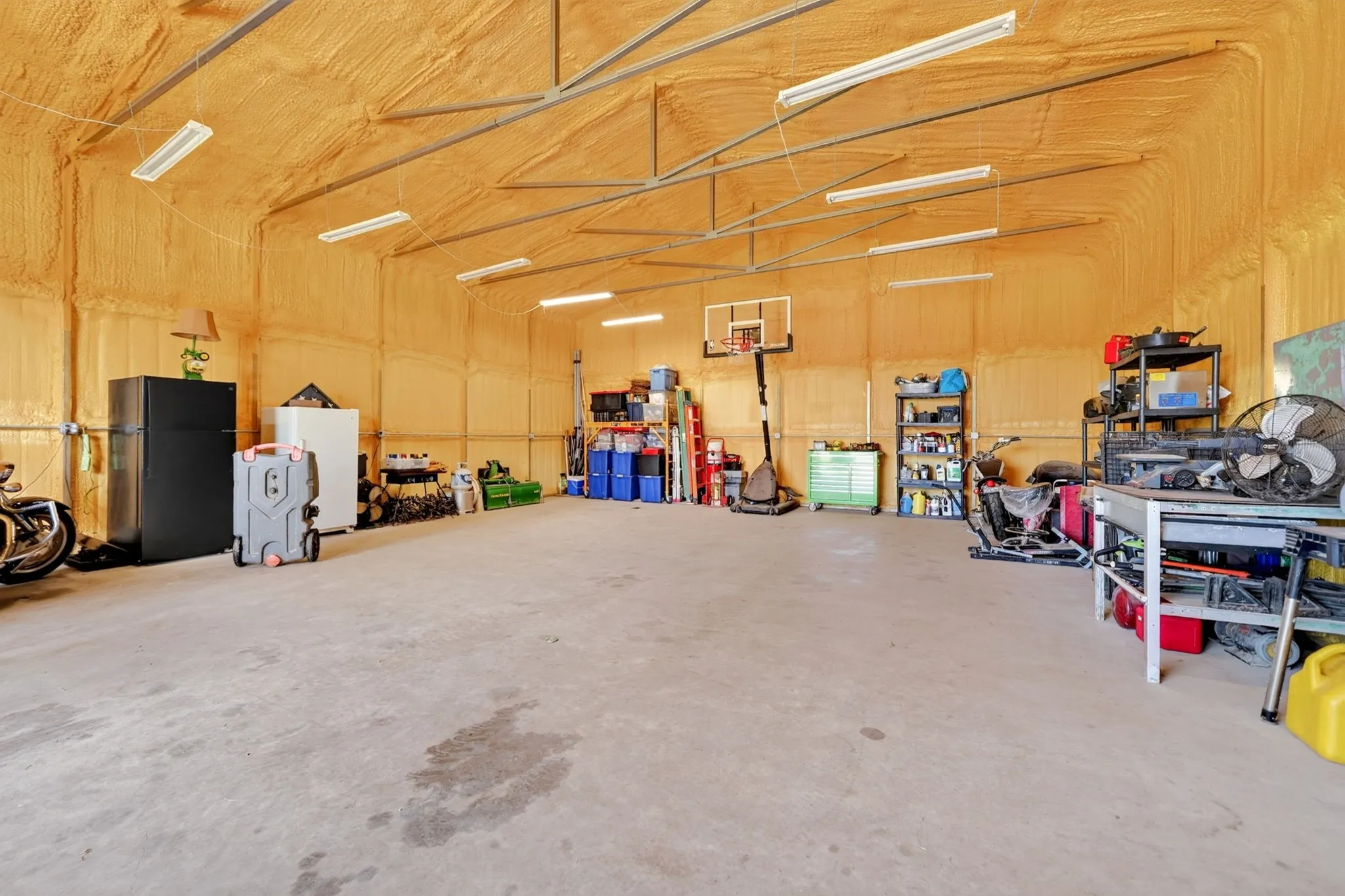 Single Family Residence For Sale in Hunt County , 8900 Crestview Estate Road, Quinlan, Texas 75474, 3 Bedroom, 2 Bathroom, Garage spaces, 1,536 Sqft, built in 2001, mls#21331143, Real Estate Agent in Quinlan, Homes For Sale in Hunt county, Homes For Sale in Quinlan, Realtor in Quinlan Texas, Real Estate Brokerage Independent Realty Texas, Luminita Cordes Realtor