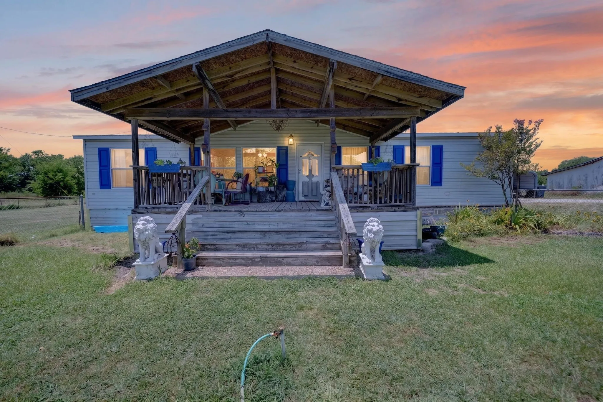 Single Family Residence For Sale in Hunt County , 8900 Crestview Estate Road, Quinlan, Texas 75474, 3 Bedroom, 2 Bathroom, Garage spaces, 1,536 Sqft, built in 2001, mls#21331143, Real Estate Agent in Quinlan, Homes For Sale in Hunt county, Homes For Sale in Quinlan, Realtor in Quinlan Texas, Real Estate Brokerage Independent Realty Texas, Luminita Cordes Realtor