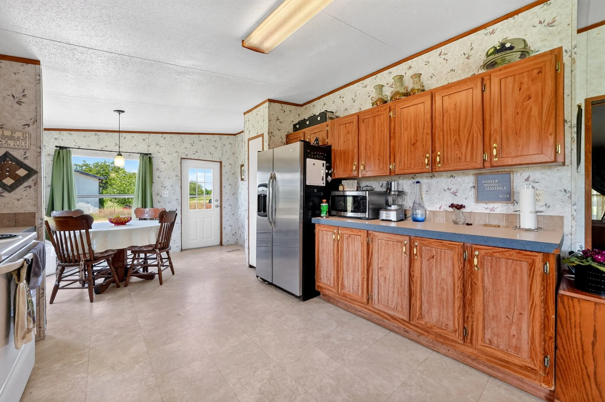 Single Family Residence For Sale in Hunt County , 8900 Crestview Estate Road, Quinlan, Texas 75474, 3 Bedroom, 2 Bathroom, Garage spaces, 1,536 Sqft, built in 2001, mls#21331143, Real Estate Agent in Quinlan, Homes For Sale in Hunt county, Homes For Sale in Quinlan, Realtor in Quinlan Texas, Real Estate Brokerage Independent Realty Texas, Luminita Cordes Realtor