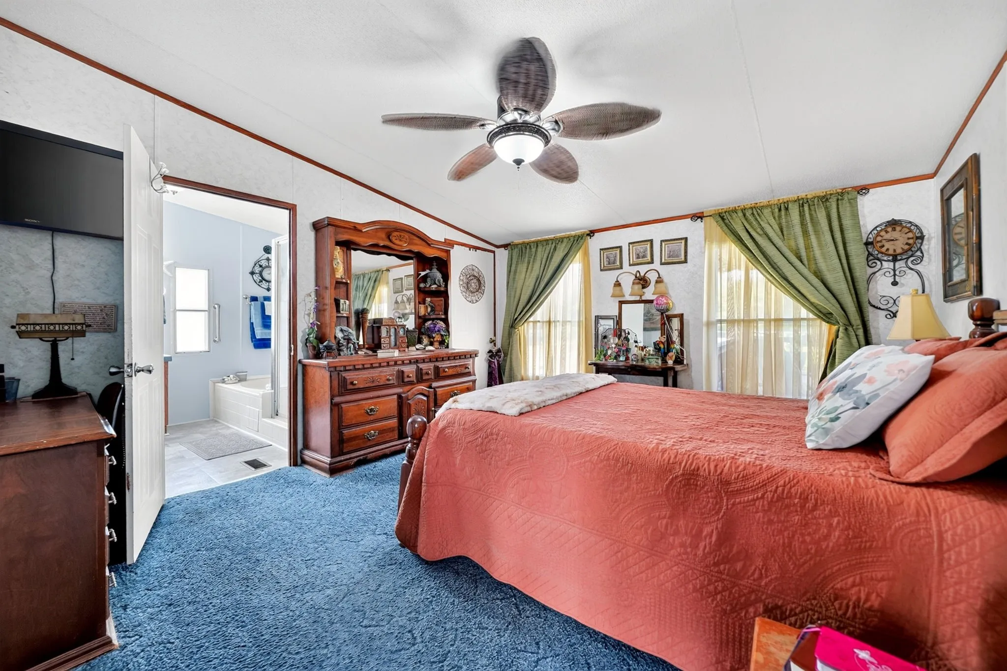 Single Family Residence For Sale in Hunt County , 8900 Crestview Estate Road, Quinlan, Texas 75474, 3 Bedroom, 2 Bathroom, Garage spaces, 1,536 Sqft, built in 2001, mls#21331143, Real Estate Agent in Quinlan, Homes For Sale in Hunt county, Homes For Sale in Quinlan, Realtor in Quinlan Texas, Real Estate Brokerage Independent Realty Texas, Luminita Cordes Realtor