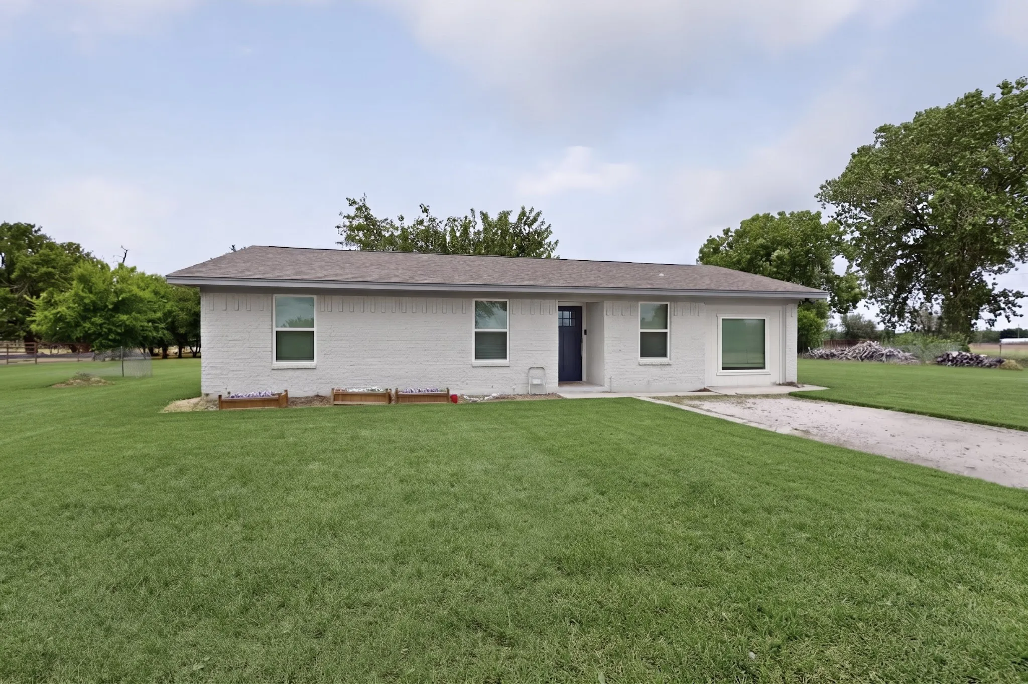 Single Family Residence For Rent in Kaufman County , 10332 Grabbs Lane, Terrell, Texas 75161, 4 Bedroom, 2 Bathroom, Garage spaces, 1,384 Sqft, built in 1972, mls#21331215, Real Estate Agent in Terrell, Homes For Rent in Kaufman county, Homes For Rent in Terrell, Realtor in Terrell Texas, Real Estate Brokerage Independent Realty Texas, Luminita Cordes Realtor