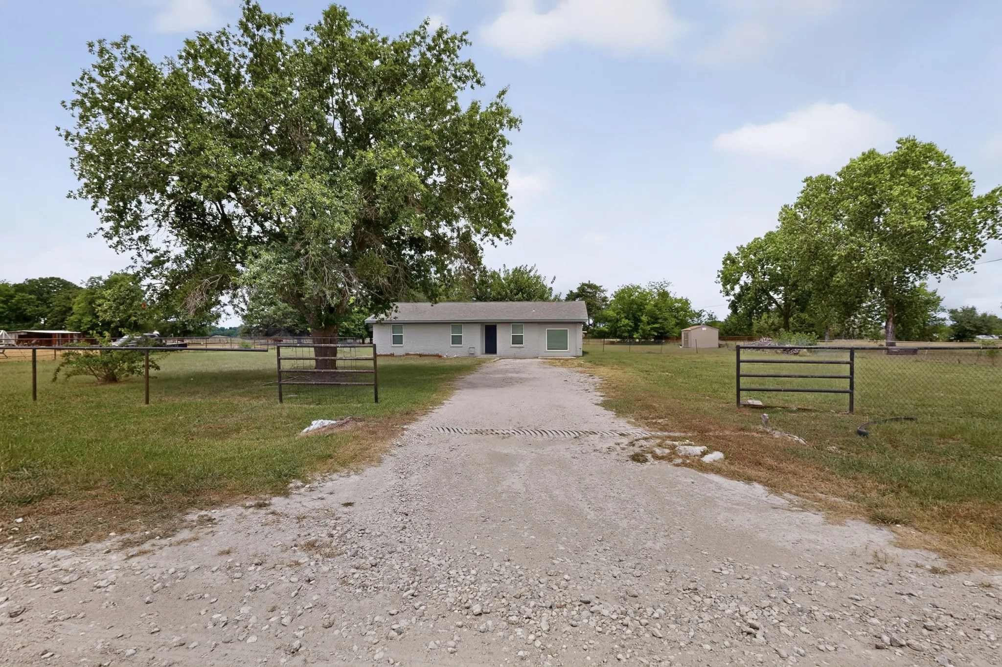 Single Family Residence For Rent in Kaufman County , 10332 Grabbs Lane, Terrell, Texas 75161, 4 Bedroom, 2 Bathroom, Garage spaces, 1,384 Sqft, built in 1972, mls#21331215, Real Estate Agent in Terrell, Homes For Rent in Kaufman county, Homes For Rent in Terrell, Realtor in Terrell Texas, Real Estate Brokerage Independent Realty Texas, Luminita Cordes Realtor