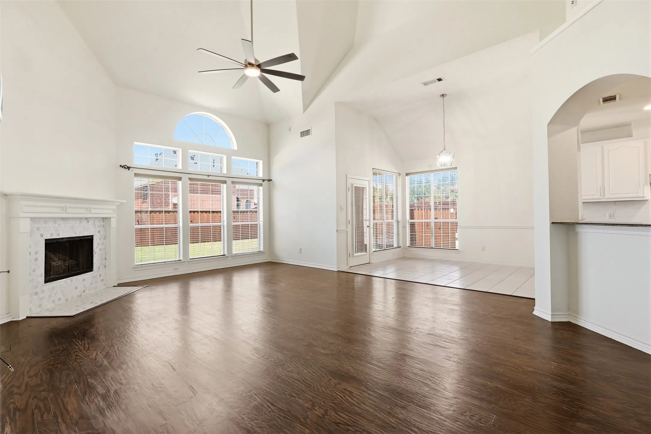 Single Family Residence For Sale in Collin County , 639 Silver Ridge Drive, Murphy, Texas 75094, 6 Bedroom, 4 Bathroom, 2 Garage spaces, 4,238 Sqft, built in 2006, mls#21329419, Real Estate Agent in Murphy, Homes For Sale in Collin county, Homes For Sale in Murphy, Realtor in Murphy Texas, Real Estate Brokerage Independent Realty Texas, Luminita Cordes Realtor