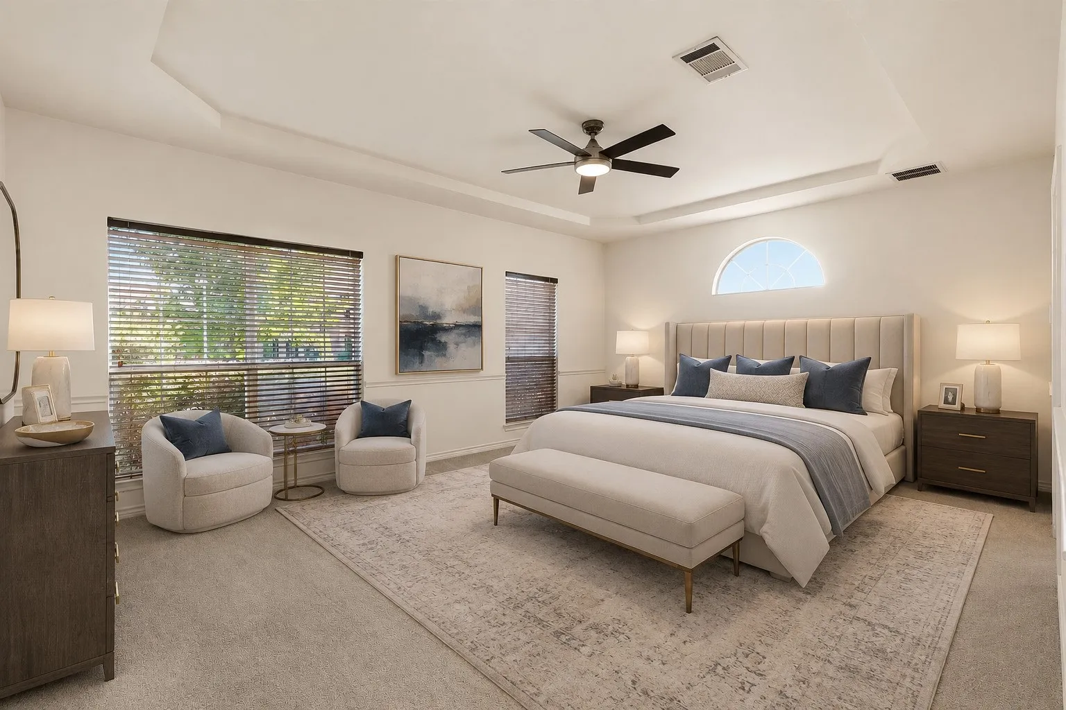Very spacious main bedroom
