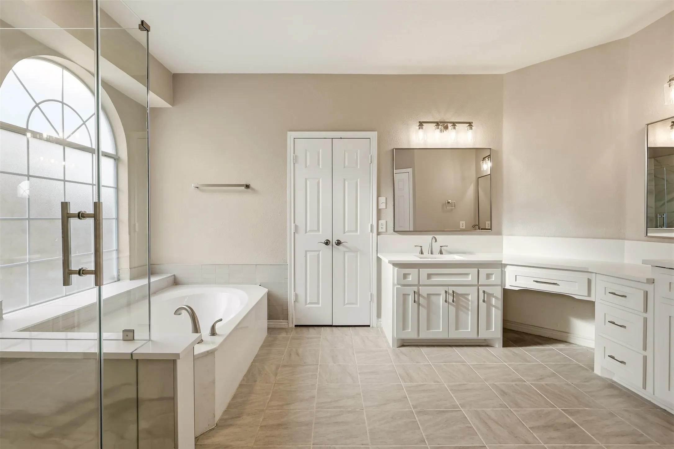 Single Family Residence For Sale in Collin County , 639 Silver Ridge Drive, Murphy, Texas 75094, 6 Bedroom, 4 Bathroom, 2 Garage spaces, 4,238 Sqft, built in 2006, mls#21329419, Real Estate Agent in Murphy, Homes For Sale in Collin county, Homes For Sale in Murphy, Realtor in Murphy Texas, Real Estate Brokerage Independent Realty Texas, Luminita Cordes Realtor