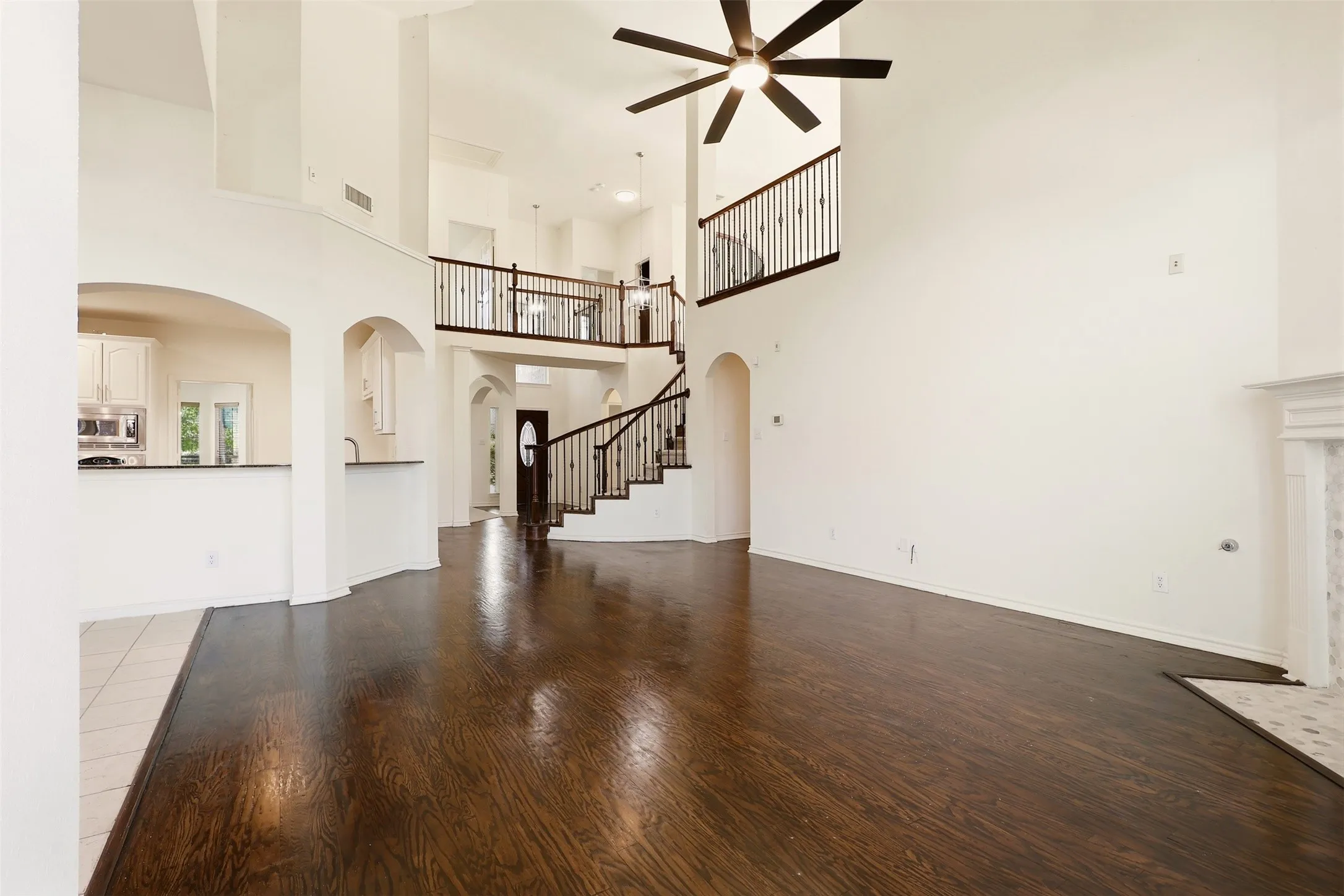Single Family Residence For Sale in Collin County , 639 Silver Ridge Drive, Murphy, Texas 75094, 6 Bedroom, 4 Bathroom, 2 Garage spaces, 4,238 Sqft, built in 2006, mls#21329419, Real Estate Agent in Murphy, Homes For Sale in Collin county, Homes For Sale in Murphy, Realtor in Murphy Texas, Real Estate Brokerage Independent Realty Texas, Luminita Cordes Realtor