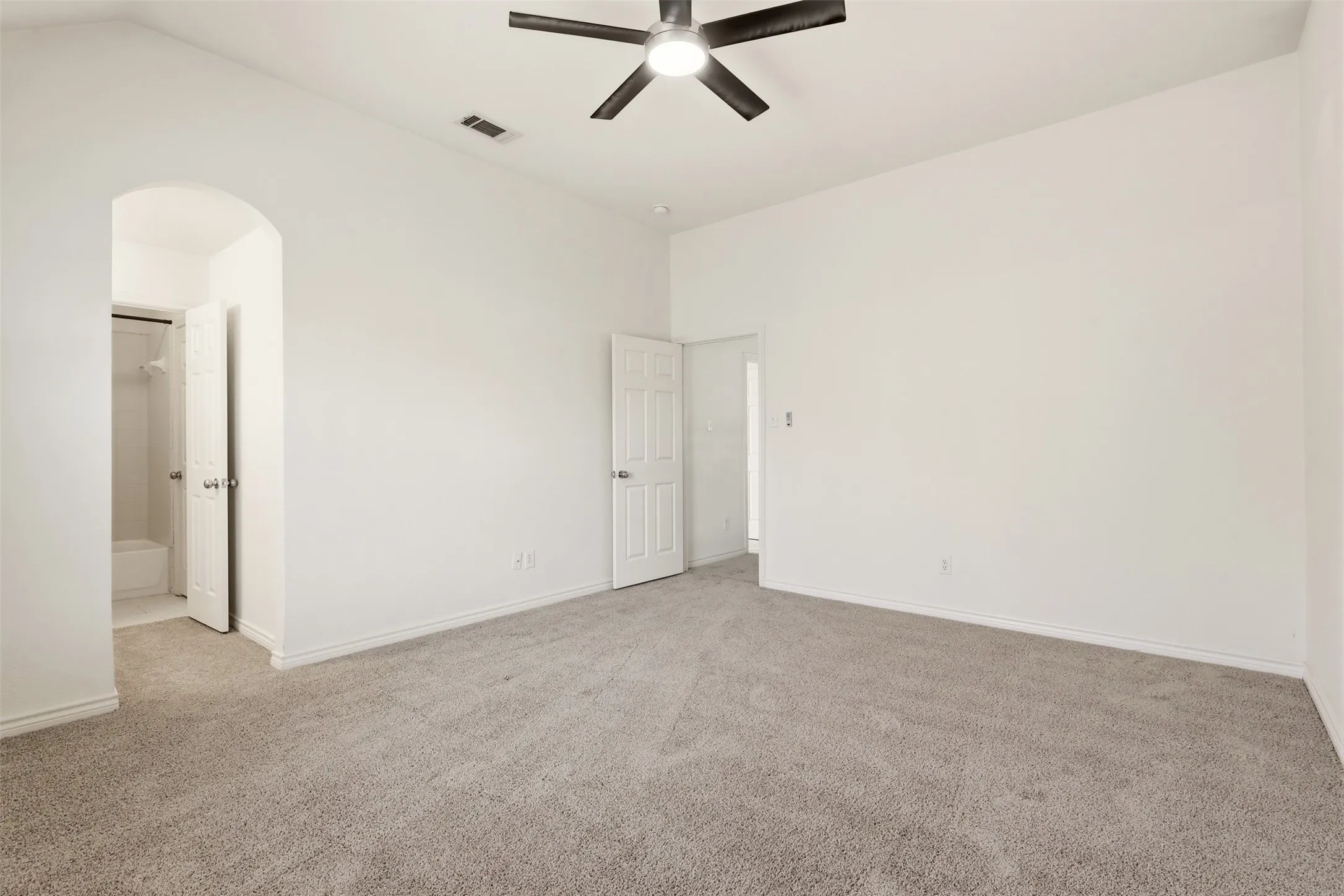 Single Family Residence For Sale in Collin County , 639 Silver Ridge Drive, Murphy, Texas 75094, 6 Bedroom, 4 Bathroom, 2 Garage spaces, 4,238 Sqft, built in 2006, mls#21329419, Real Estate Agent in Murphy, Homes For Sale in Collin county, Homes For Sale in Murphy, Realtor in Murphy Texas, Real Estate Brokerage Independent Realty Texas, Luminita Cordes Realtor