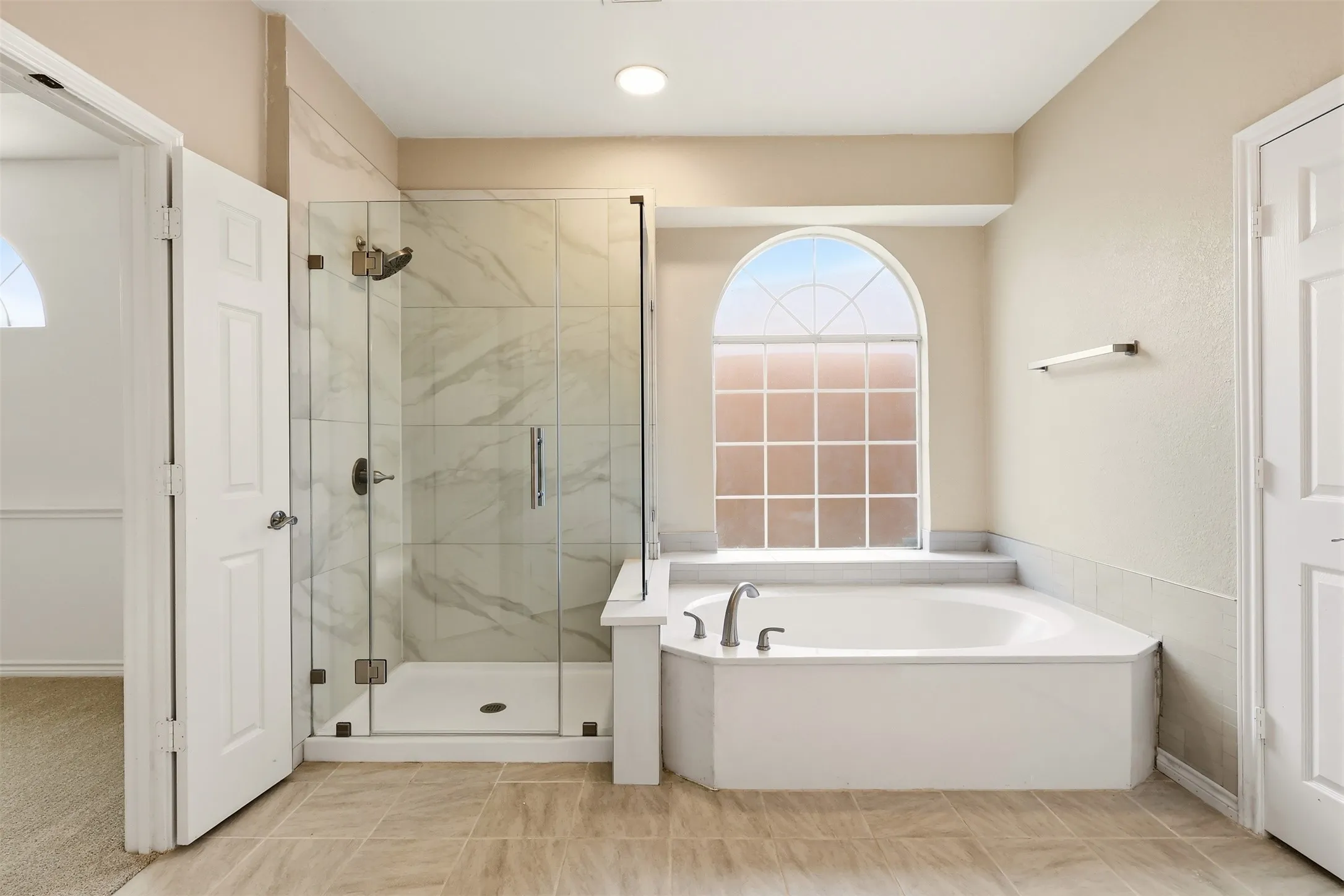 Single Family Residence For Sale in Collin County , 639 Silver Ridge Drive, Murphy, Texas 75094, 6 Bedroom, 4 Bathroom, 2 Garage spaces, 4,238 Sqft, built in 2006, mls#21329419, Real Estate Agent in Murphy, Homes For Sale in Collin county, Homes For Sale in Murphy, Realtor in Murphy Texas, Real Estate Brokerage Independent Realty Texas, Luminita Cordes Realtor