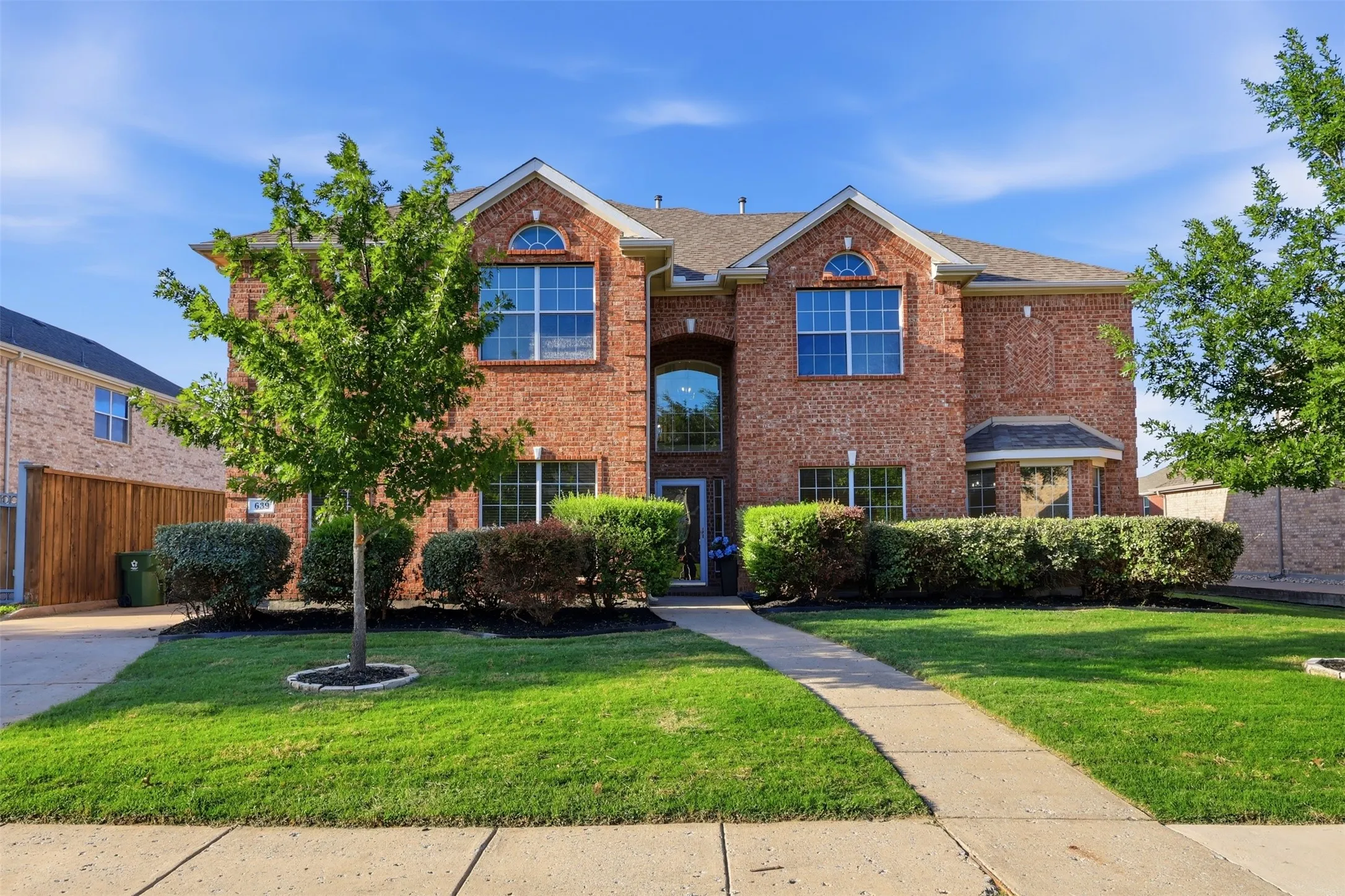Single Family Residence For Sale in Collin County , 639 Silver Ridge Drive, Murphy, Texas 75094, 6 Bedroom, 4 Bathroom, 2 Garage spaces, 4,238 Sqft, built in 2006, mls#21329419, Real Estate Agent in Murphy, Homes For Sale in Collin county, Homes For Sale in Murphy, Realtor in Murphy Texas, Real Estate Brokerage Independent Realty Texas, Luminita Cordes Realtor