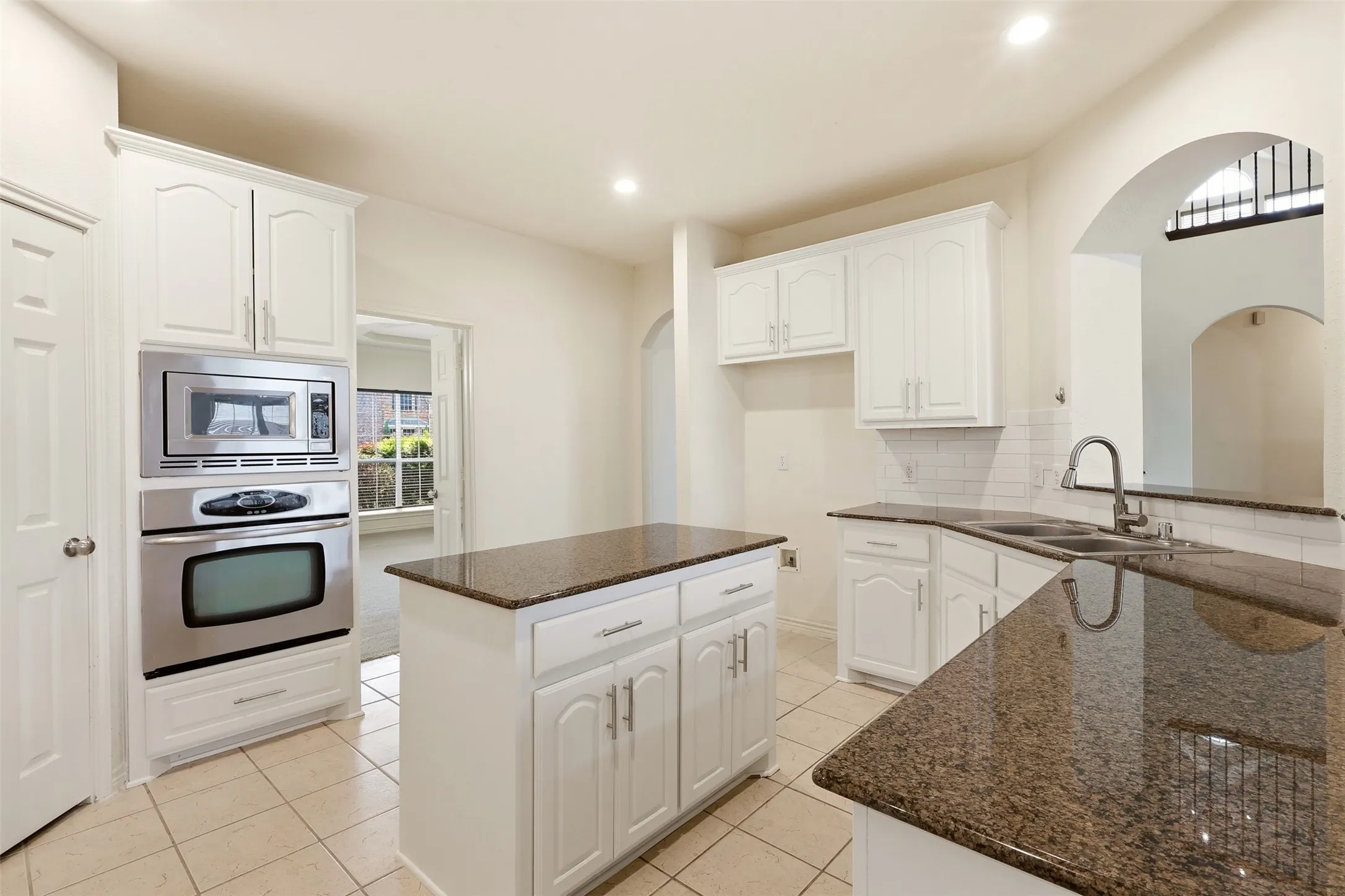 Single Family Residence For Sale in Collin County , 639 Silver Ridge Drive, Murphy, Texas 75094, 6 Bedroom, 4 Bathroom, 2 Garage spaces, 4,238 Sqft, built in 2006, mls#21329419, Real Estate Agent in Murphy, Homes For Sale in Collin county, Homes For Sale in Murphy, Realtor in Murphy Texas, Real Estate Brokerage Independent Realty Texas, Luminita Cordes Realtor