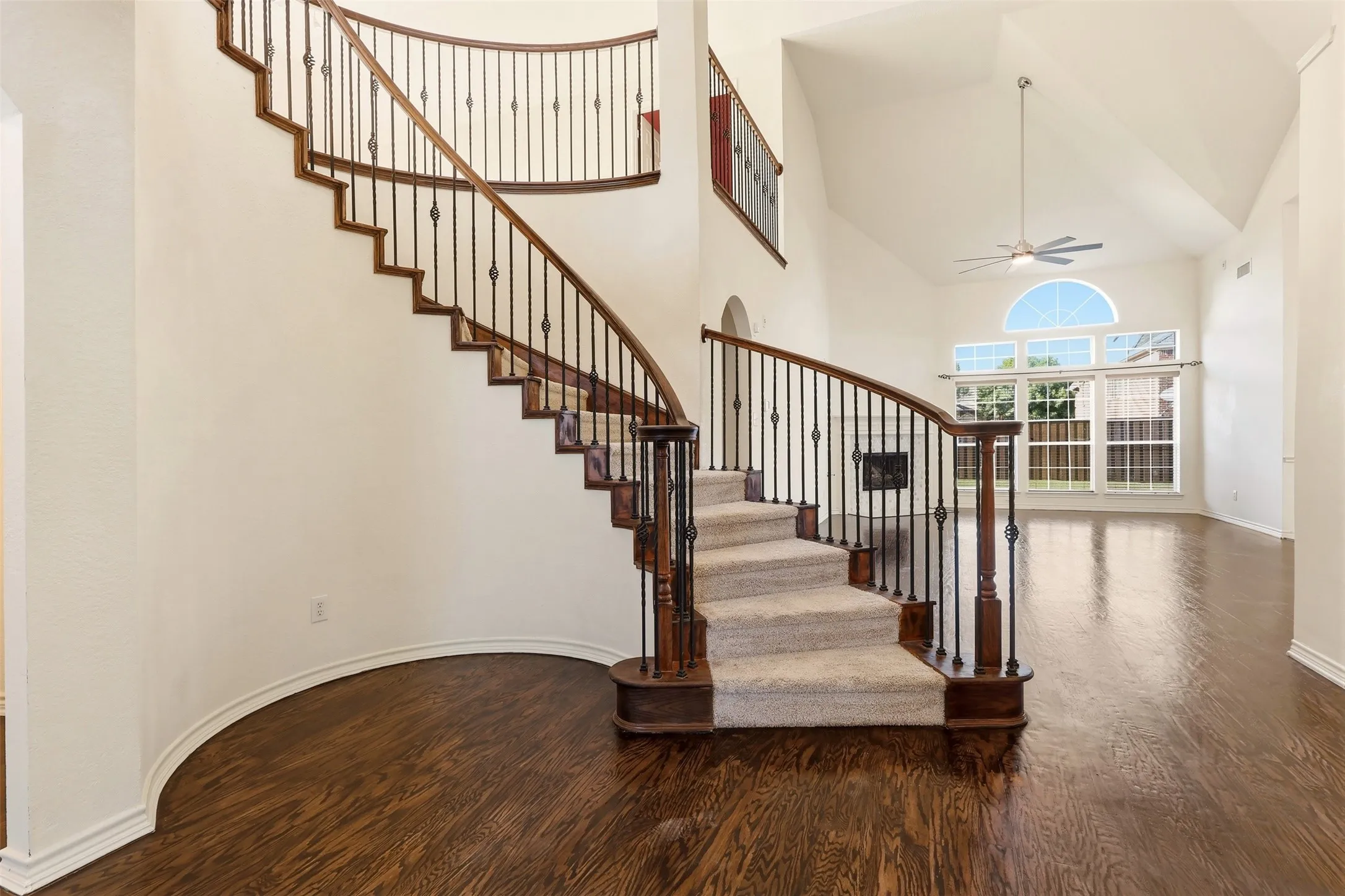 Single Family Residence For Sale in Collin County , 639 Silver Ridge Drive, Murphy, Texas 75094, 6 Bedroom, 4 Bathroom, 2 Garage spaces, 4,238 Sqft, built in 2006, mls#21329419, Real Estate Agent in Murphy, Homes For Sale in Collin county, Homes For Sale in Murphy, Realtor in Murphy Texas, Real Estate Brokerage Independent Realty Texas, Luminita Cordes Realtor