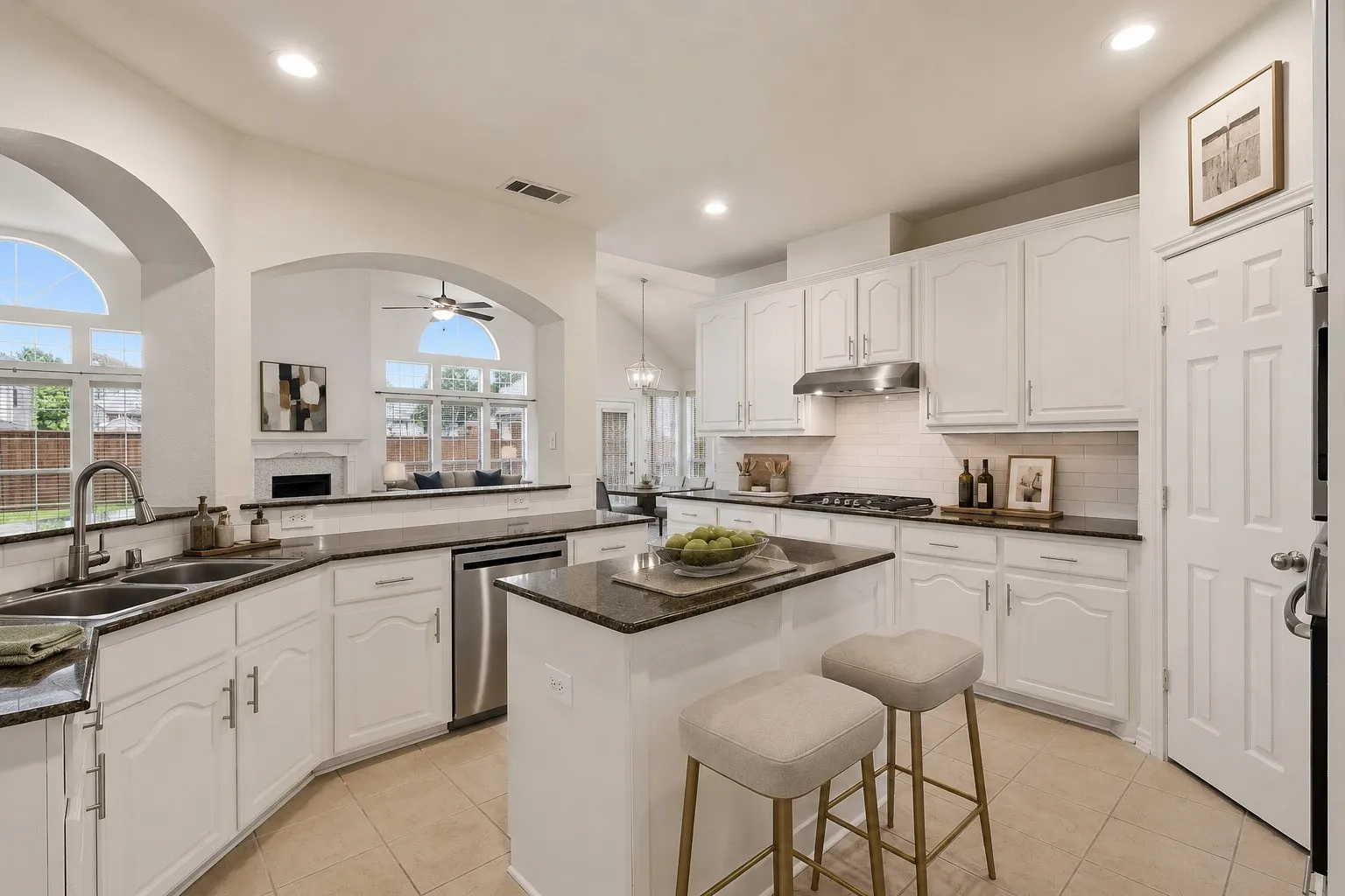 Single Family Residence For Sale in Collin County , 639 Silver Ridge Drive, Murphy, Texas 75094, 6 Bedroom, 4 Bathroom, 2 Garage spaces, 4,238 Sqft, built in 2006, mls#21329419, Real Estate Agent in Murphy, Homes For Sale in Collin county, Homes For Sale in Murphy, Realtor in Murphy Texas, Real Estate Brokerage Independent Realty Texas, Luminita Cordes Realtor