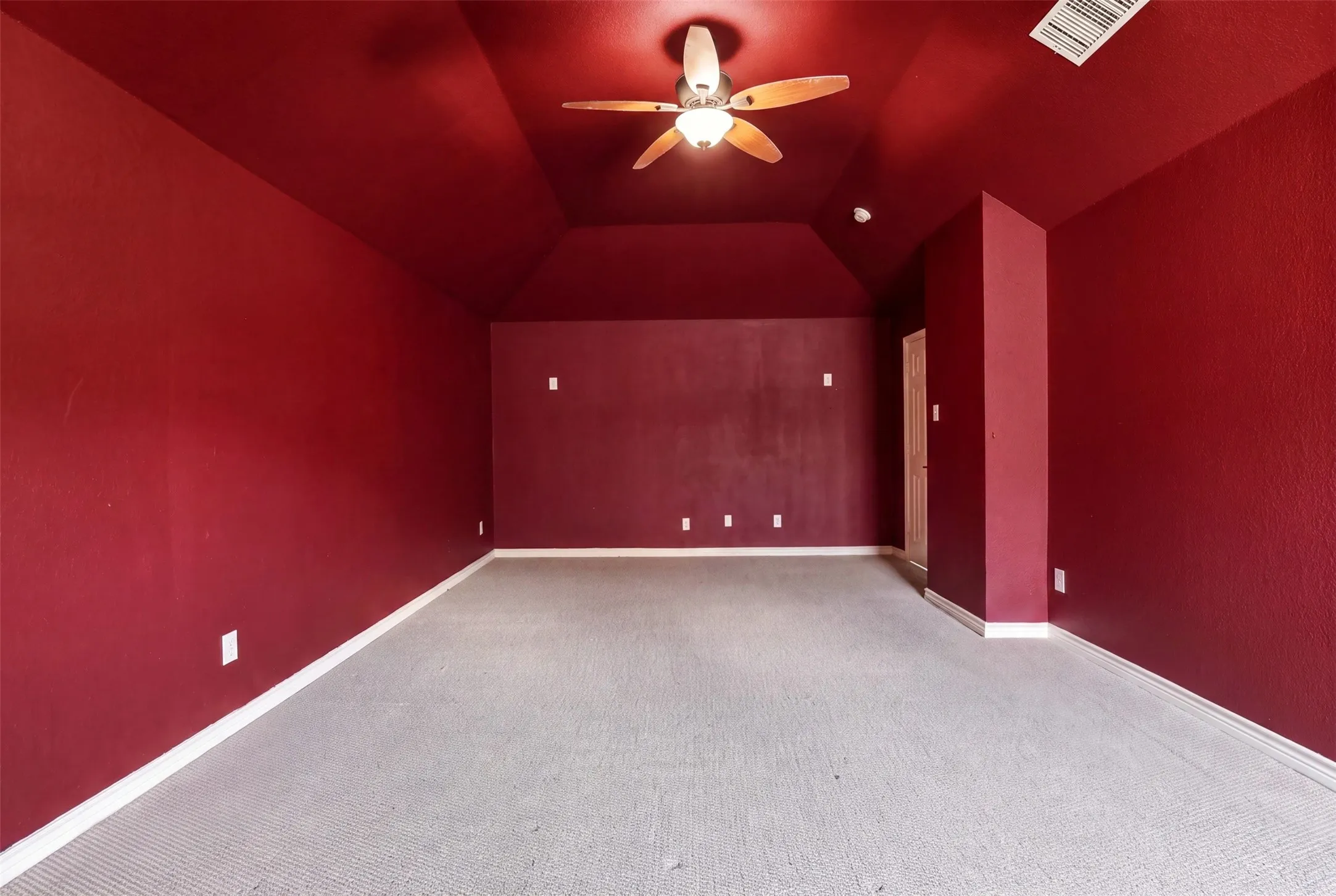 Single Family Residence For Sale in Collin County , 639 Silver Ridge Drive, Murphy, Texas 75094, 6 Bedroom, 4 Bathroom, 2 Garage spaces, 4,238 Sqft, built in 2006, mls#21329419, Real Estate Agent in Murphy, Homes For Sale in Collin county, Homes For Sale in Murphy, Realtor in Murphy Texas, Real Estate Brokerage Independent Realty Texas, Luminita Cordes Realtor