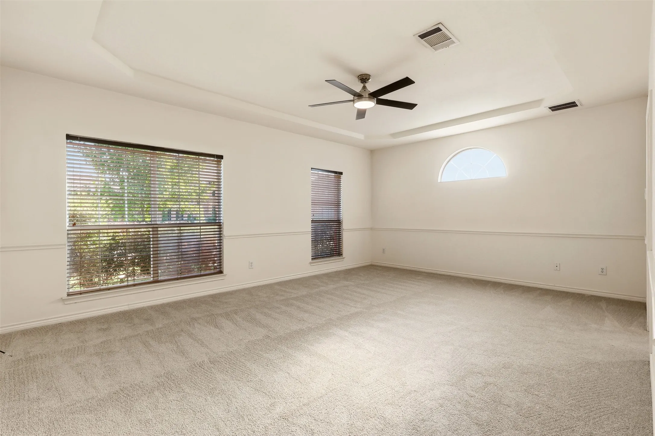 Single Family Residence For Sale in Collin County , 639 Silver Ridge Drive, Murphy, Texas 75094, 6 Bedroom, 4 Bathroom, 2 Garage spaces, 4,238 Sqft, built in 2006, mls#21329419, Real Estate Agent in Murphy, Homes For Sale in Collin county, Homes For Sale in Murphy, Realtor in Murphy Texas, Real Estate Brokerage Independent Realty Texas, Luminita Cordes Realtor