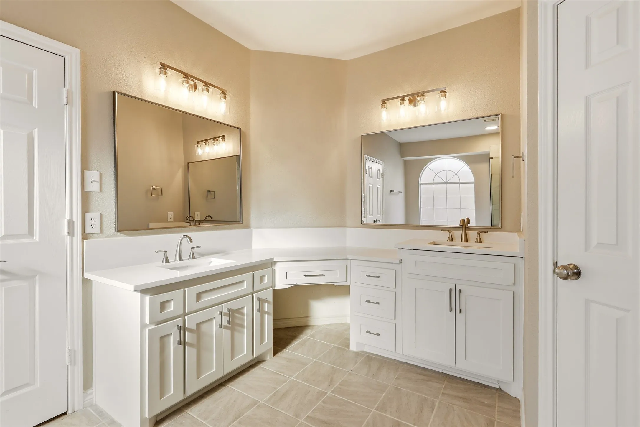 Single Family Residence For Sale in Collin County , 639 Silver Ridge Drive, Murphy, Texas 75094, 6 Bedroom, 4 Bathroom, 2 Garage spaces, 4,238 Sqft, built in 2006, mls#21329419, Real Estate Agent in Murphy, Homes For Sale in Collin county, Homes For Sale in Murphy, Realtor in Murphy Texas, Real Estate Brokerage Independent Realty Texas, Luminita Cordes Realtor