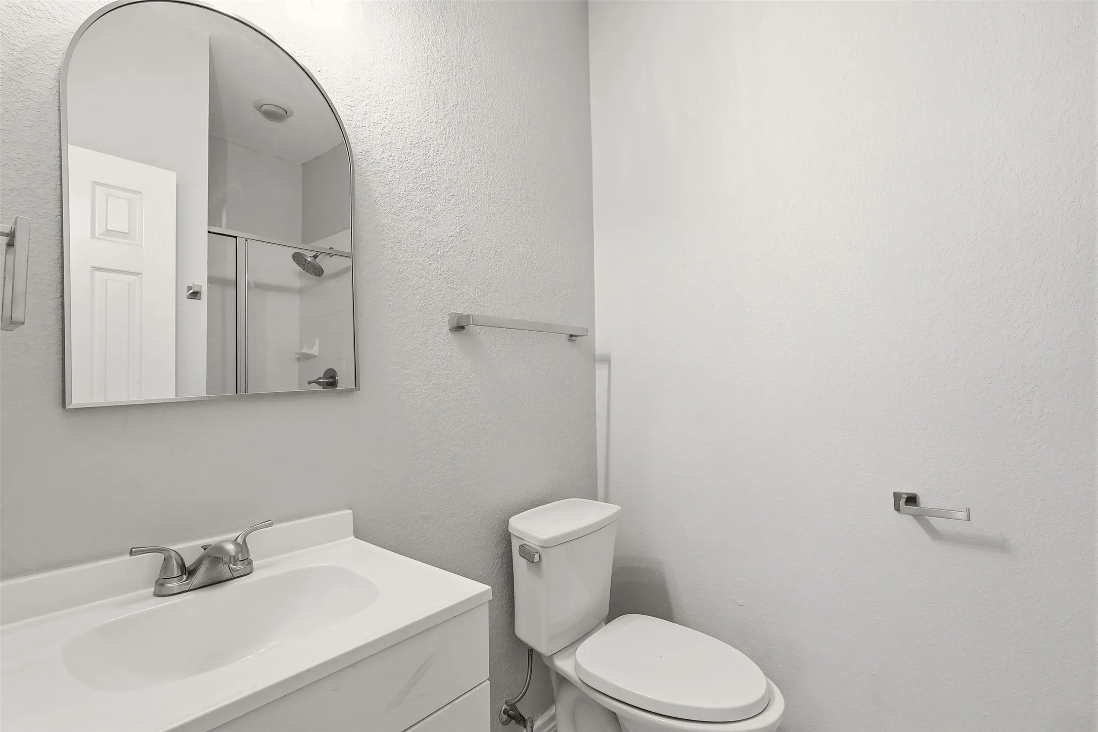 Single Family Residence For Sale in Collin County , 639 Silver Ridge Drive, Murphy, Texas 75094, 6 Bedroom, 4 Bathroom, 2 Garage spaces, 4,238 Sqft, built in 2006, mls#21329419, Real Estate Agent in Murphy, Homes For Sale in Collin county, Homes For Sale in Murphy, Realtor in Murphy Texas, Real Estate Brokerage Independent Realty Texas, Luminita Cordes Realtor