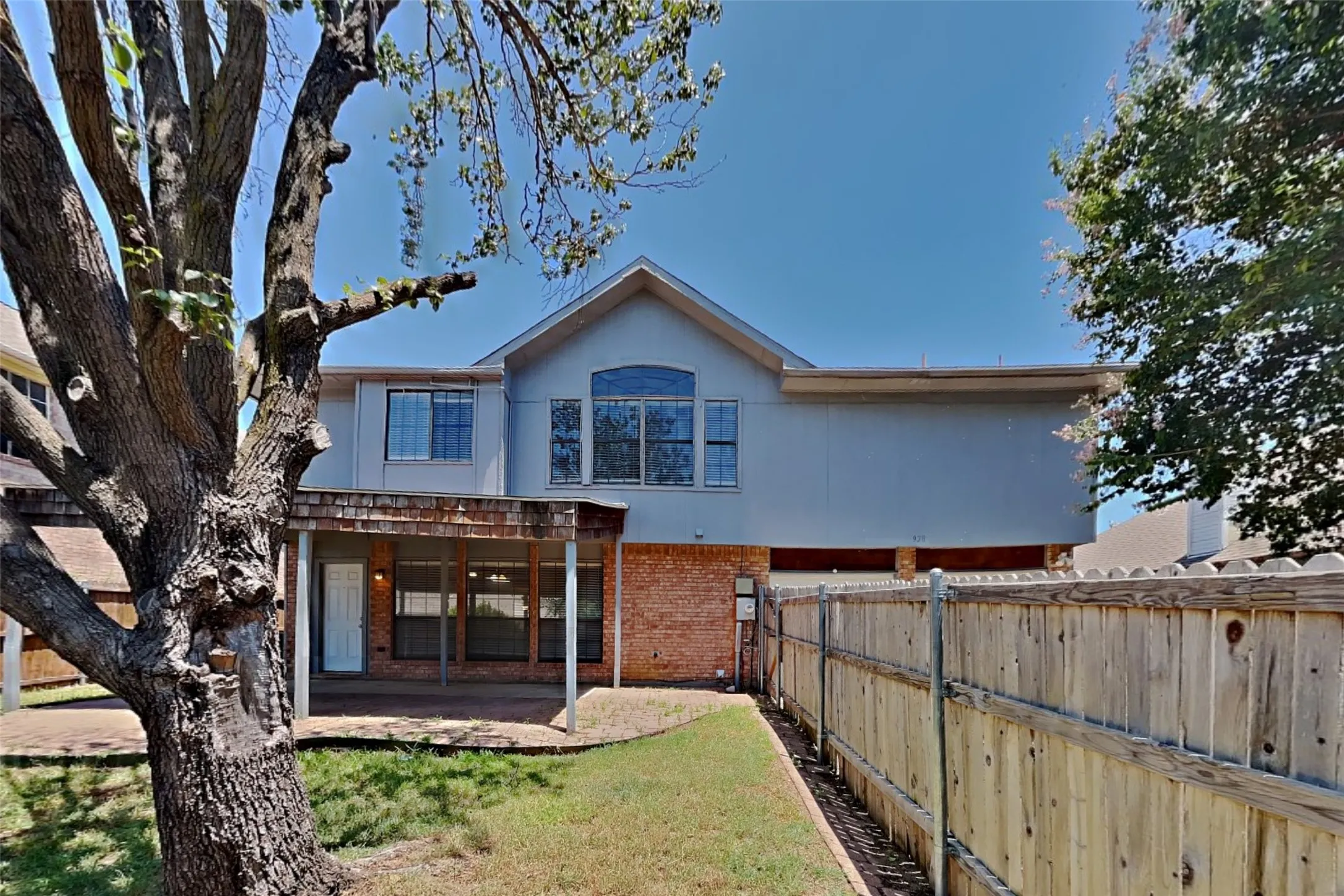 Single Family Residence For Rent in Denton County , 928 Fenimore Drive, Lewisville, Texas 75077, 4 Bedroom, 3 Bathroom, 2 Garage spaces, 3,020 Sqft, built in 1996, mls#21331217, Real Estate Agent in Lewisville, Homes For Rent in Denton county, Homes For Rent in Lewisville, Realtor in Lewisville Texas, Real Estate Brokerage Independent Realty Texas, Luminita Cordes Realtor