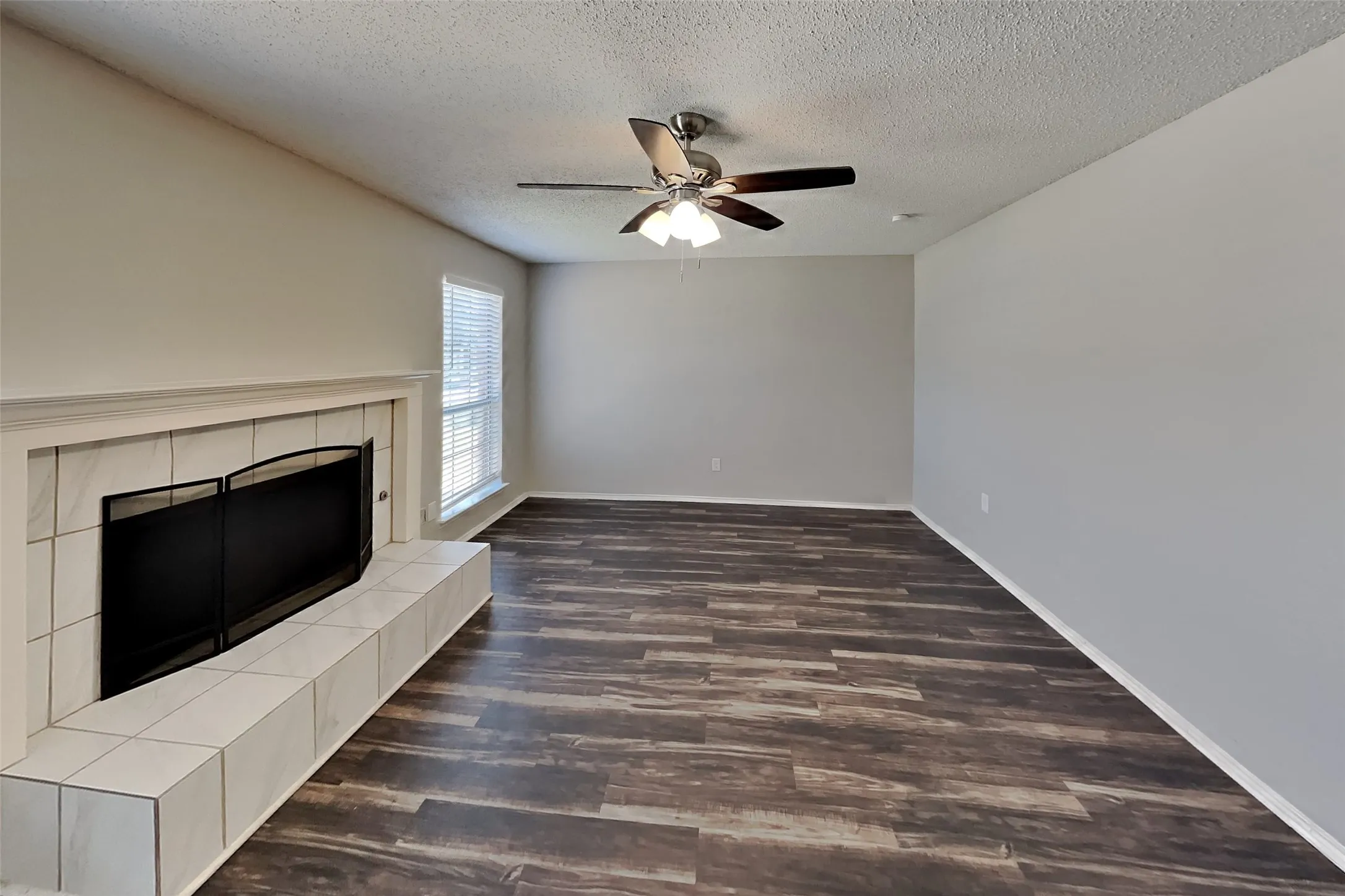 Single Family Residence For Rent in Denton County , 928 Fenimore Drive, Lewisville, Texas 75077, 4 Bedroom, 3 Bathroom, 2 Garage spaces, 3,020 Sqft, built in 1996, mls#21331217, Real Estate Agent in Lewisville, Homes For Rent in Denton county, Homes For Rent in Lewisville, Realtor in Lewisville Texas, Real Estate Brokerage Independent Realty Texas, Luminita Cordes Realtor