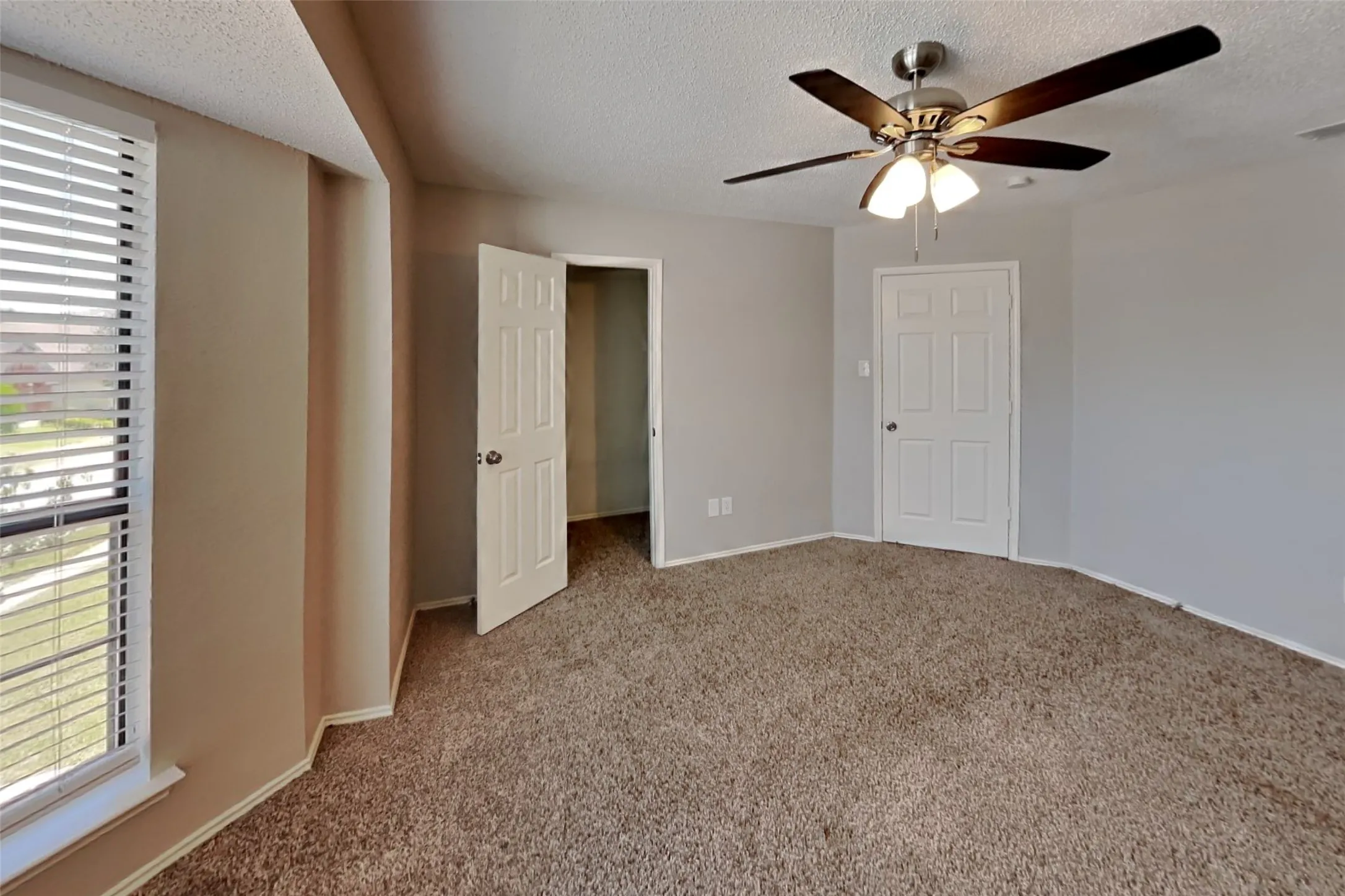 Single Family Residence For Rent in Denton County , 928 Fenimore Drive, Lewisville, Texas 75077, 4 Bedroom, 3 Bathroom, 2 Garage spaces, 3,020 Sqft, built in 1996, mls#21331217, Real Estate Agent in Lewisville, Homes For Rent in Denton county, Homes For Rent in Lewisville, Realtor in Lewisville Texas, Real Estate Brokerage Independent Realty Texas, Luminita Cordes Realtor