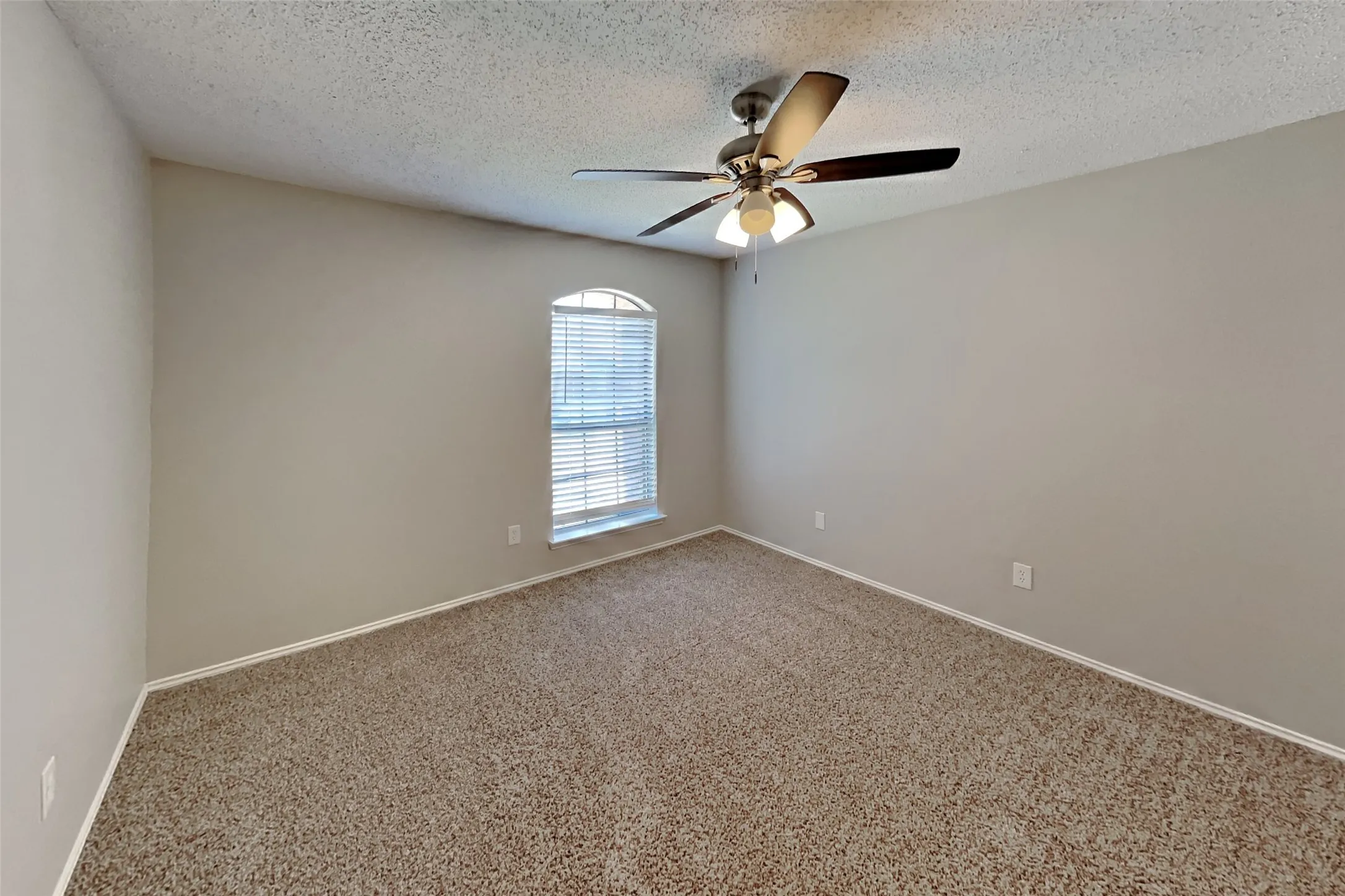 Single Family Residence For Rent in Denton County , 928 Fenimore Drive, Lewisville, Texas 75077, 4 Bedroom, 3 Bathroom, 2 Garage spaces, 3,020 Sqft, built in 1996, mls#21331217, Real Estate Agent in Lewisville, Homes For Rent in Denton county, Homes For Rent in Lewisville, Realtor in Lewisville Texas, Real Estate Brokerage Independent Realty Texas, Luminita Cordes Realtor
