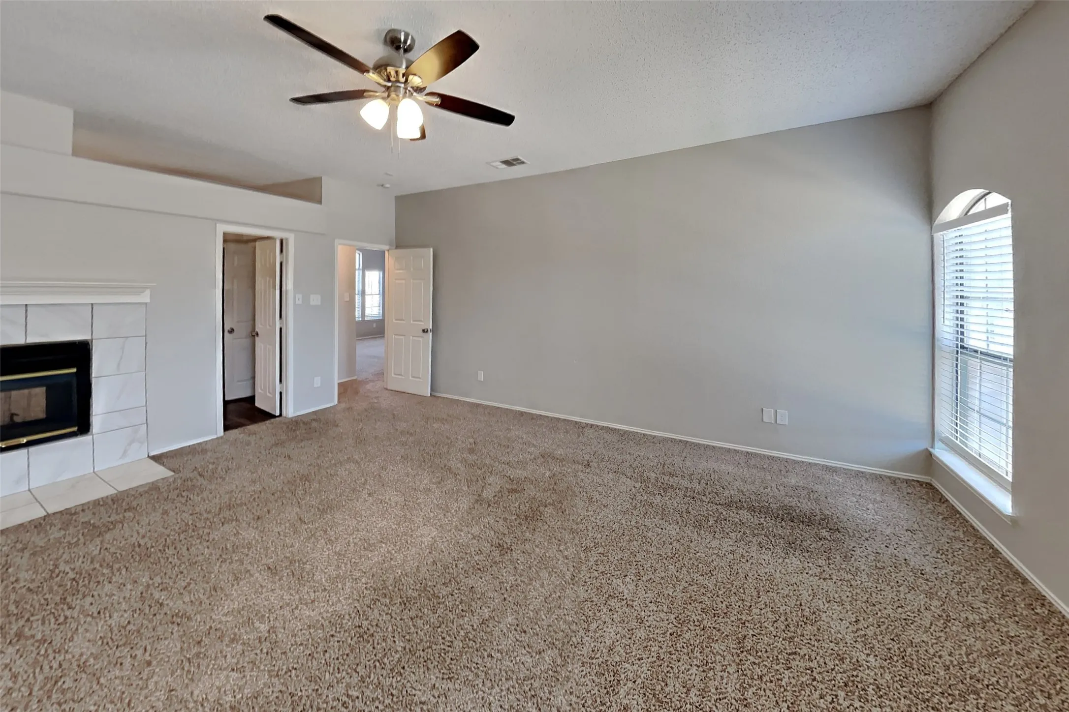 Single Family Residence For Rent in Denton County , 928 Fenimore Drive, Lewisville, Texas 75077, 4 Bedroom, 3 Bathroom, 2 Garage spaces, 3,020 Sqft, built in 1996, mls#21331217, Real Estate Agent in Lewisville, Homes For Rent in Denton county, Homes For Rent in Lewisville, Realtor in Lewisville Texas, Real Estate Brokerage Independent Realty Texas, Luminita Cordes Realtor