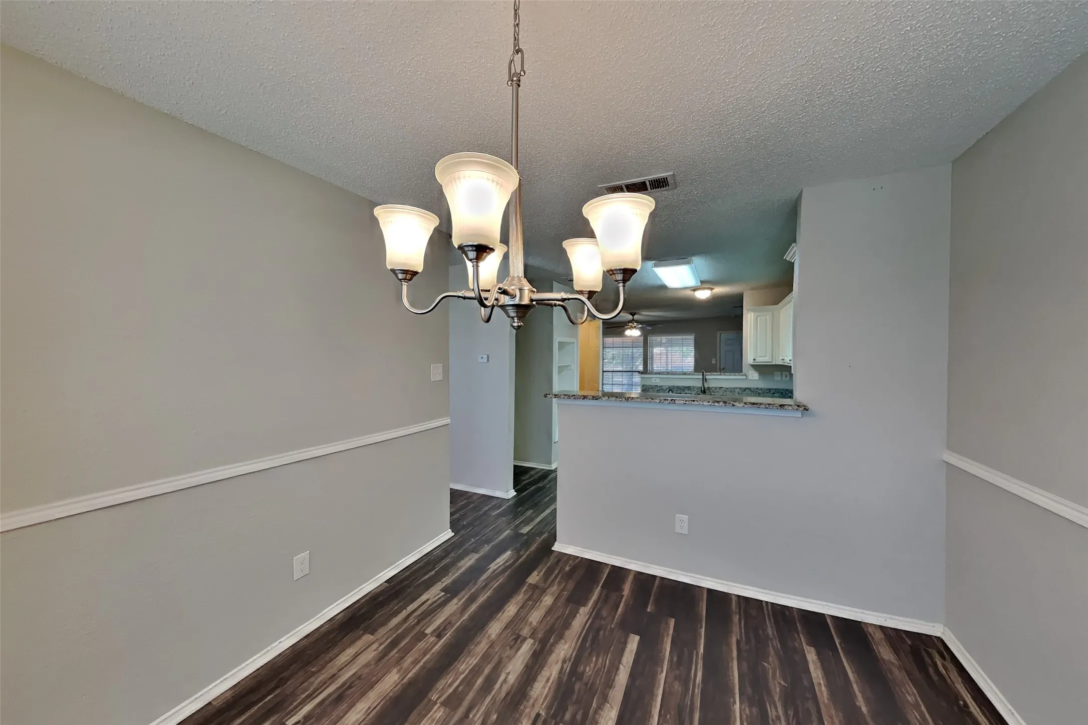 Single Family Residence For Rent in Denton County , 928 Fenimore Drive, Lewisville, Texas 75077, 4 Bedroom, 3 Bathroom, 2 Garage spaces, 3,020 Sqft, built in 1996, mls#21331217, Real Estate Agent in Lewisville, Homes For Rent in Denton county, Homes For Rent in Lewisville, Realtor in Lewisville Texas, Real Estate Brokerage Independent Realty Texas, Luminita Cordes Realtor