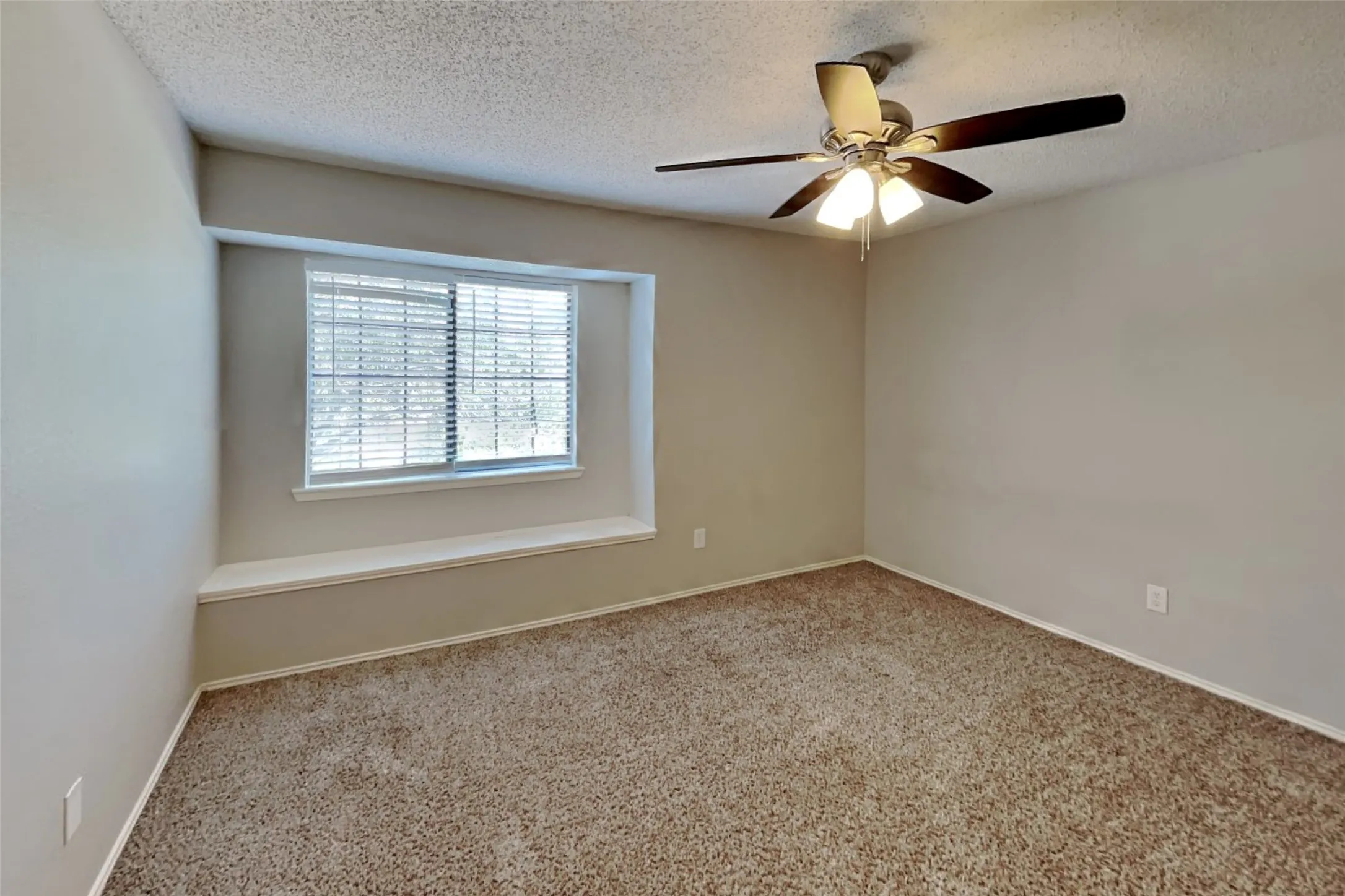 Single Family Residence For Rent in Denton County , 928 Fenimore Drive, Lewisville, Texas 75077, 4 Bedroom, 3 Bathroom, 2 Garage spaces, 3,020 Sqft, built in 1996, mls#21331217, Real Estate Agent in Lewisville, Homes For Rent in Denton county, Homes For Rent in Lewisville, Realtor in Lewisville Texas, Real Estate Brokerage Independent Realty Texas, Luminita Cordes Realtor