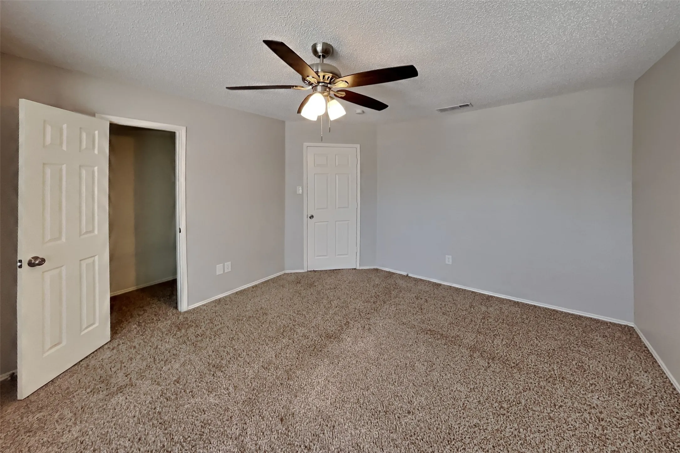 Single Family Residence For Rent in Denton County , 928 Fenimore Drive, Lewisville, Texas 75077, 4 Bedroom, 3 Bathroom, 2 Garage spaces, 3,020 Sqft, built in 1996, mls#21331217, Real Estate Agent in Lewisville, Homes For Rent in Denton county, Homes For Rent in Lewisville, Realtor in Lewisville Texas, Real Estate Brokerage Independent Realty Texas, Luminita Cordes Realtor