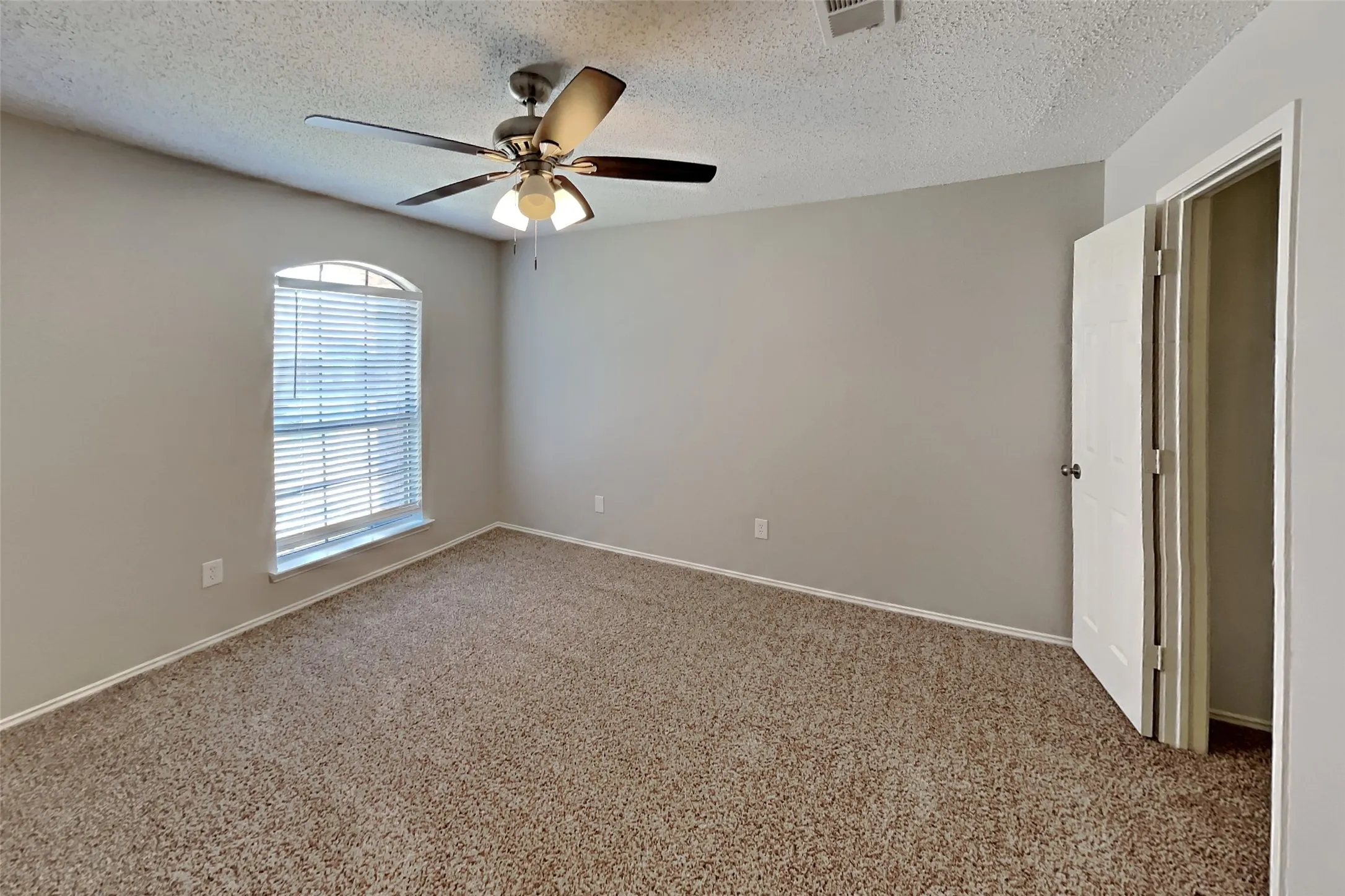 Single Family Residence For Rent in Denton County , 928 Fenimore Drive, Lewisville, Texas 75077, 4 Bedroom, 3 Bathroom, 2 Garage spaces, 3,020 Sqft, built in 1996, mls#21331217, Real Estate Agent in Lewisville, Homes For Rent in Denton county, Homes For Rent in Lewisville, Realtor in Lewisville Texas, Real Estate Brokerage Independent Realty Texas, Luminita Cordes Realtor