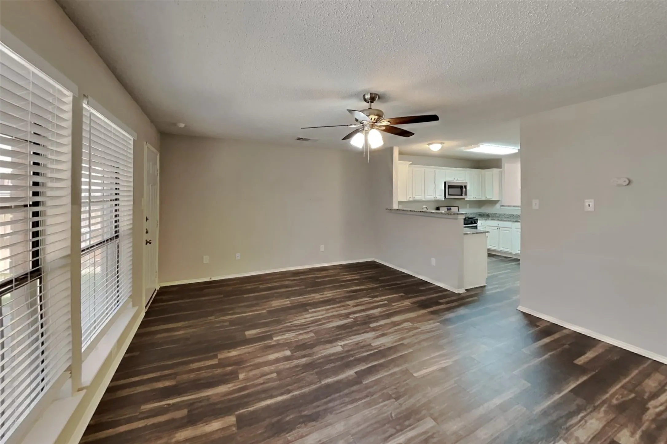 Single Family Residence For Rent in Denton County , 928 Fenimore Drive, Lewisville, Texas 75077, 4 Bedroom, 3 Bathroom, 2 Garage spaces, 3,020 Sqft, built in 1996, mls#21331217, Real Estate Agent in Lewisville, Homes For Rent in Denton county, Homes For Rent in Lewisville, Realtor in Lewisville Texas, Real Estate Brokerage Independent Realty Texas, Luminita Cordes Realtor