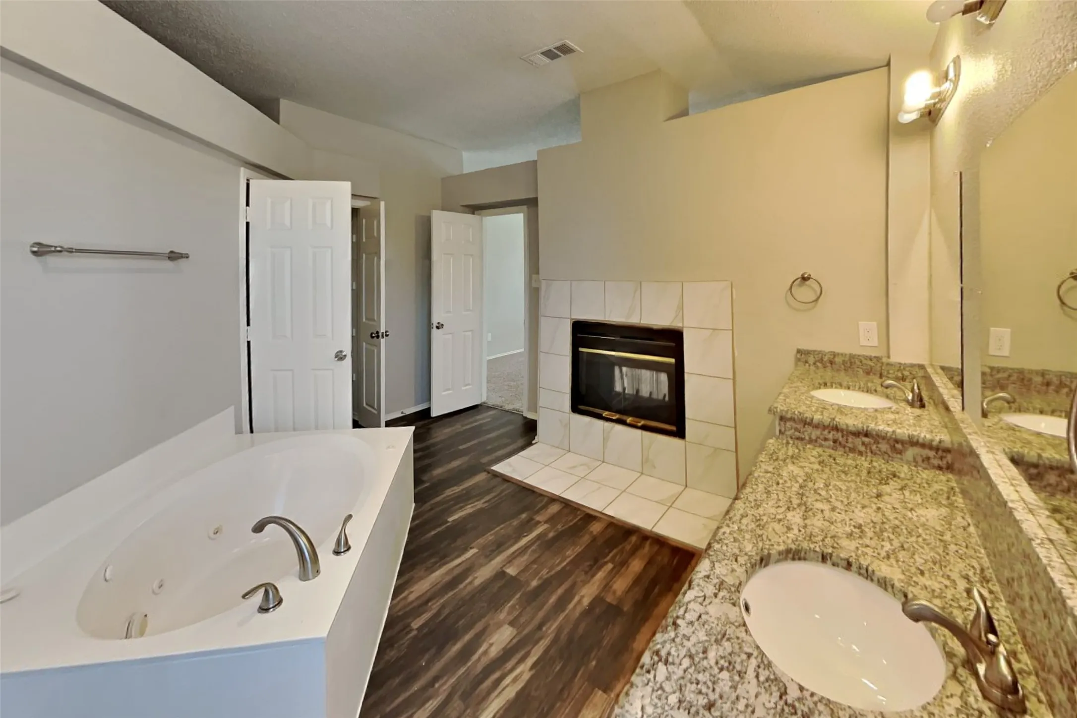 Single Family Residence For Rent in Denton County , 928 Fenimore Drive, Lewisville, Texas 75077, 4 Bedroom, 3 Bathroom, 2 Garage spaces, 3,020 Sqft, built in 1996, mls#21331217, Real Estate Agent in Lewisville, Homes For Rent in Denton county, Homes For Rent in Lewisville, Realtor in Lewisville Texas, Real Estate Brokerage Independent Realty Texas, Luminita Cordes Realtor
