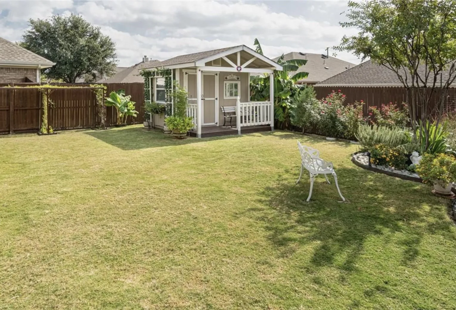 Single Family Residence For Rent in Denton County , 908 Lake Grove Drive, Little Elm, Texas 75068, 3 Bedroom, 2 Bathroom, 2 Garage spaces, 1,500 Sqft, built in 2010, mls#21331233, Real Estate Agent in Little Elm, Homes For Rent in Denton county, Homes For Rent in Little Elm, Realtor in Little Elm Texas, Real Estate Brokerage Independent Realty Texas, Luminita Cordes Realtor