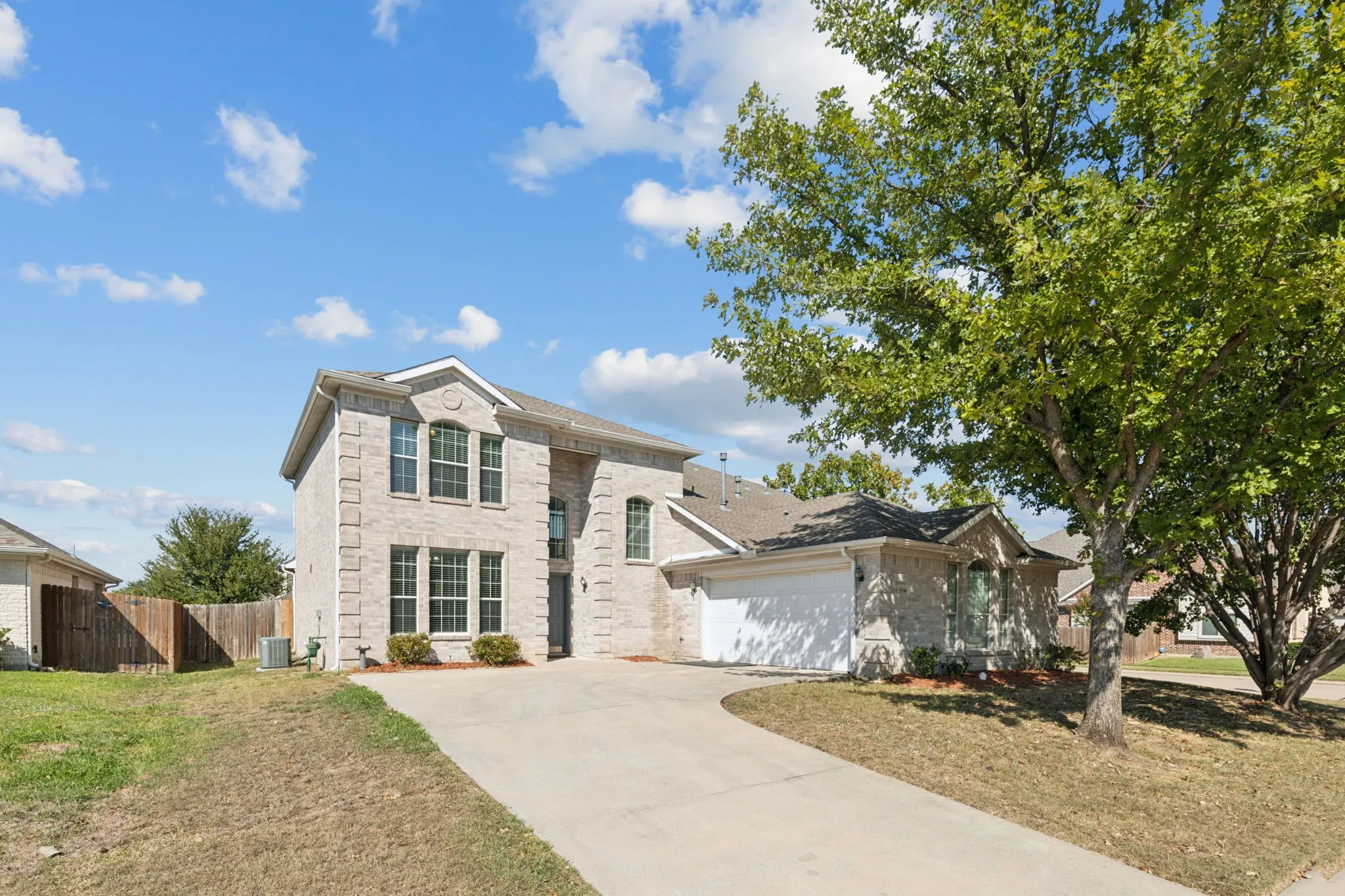 Single Family Residence For Rent in Denton County , 5100 Brookside Drive, Denton, Texas 76226, 5 Bedroom, 4 Bathroom, 2 Garage spaces, 2,940 Sqft, built in 2004, mls#21331236, Real Estate Agent in Denton, Homes For Rent in Denton county, Homes For Rent in Denton, Realtor in Denton Texas, Real Estate Brokerage Independent Realty Texas, Luminita Cordes Realtor