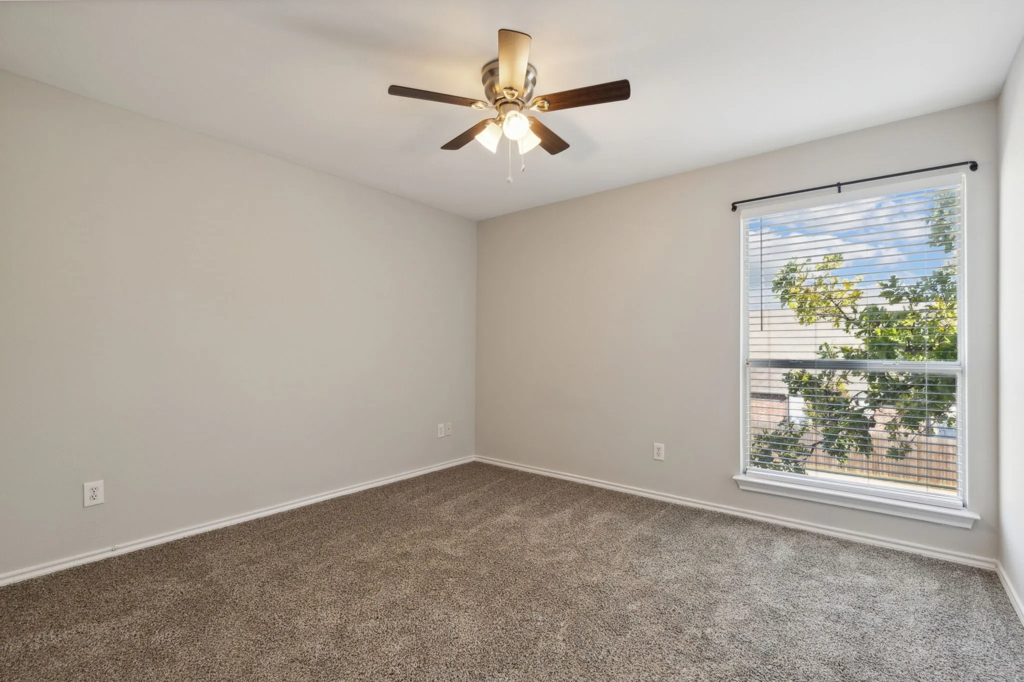 Single Family Residence For Rent in Denton County , 5100 Brookside Drive, Denton, Texas 76226, 5 Bedroom, 4 Bathroom, 2 Garage spaces, 2,940 Sqft, built in 2004, mls#21331236, Real Estate Agent in Denton, Homes For Rent in Denton county, Homes For Rent in Denton, Realtor in Denton Texas, Real Estate Brokerage Independent Realty Texas, Luminita Cordes Realtor