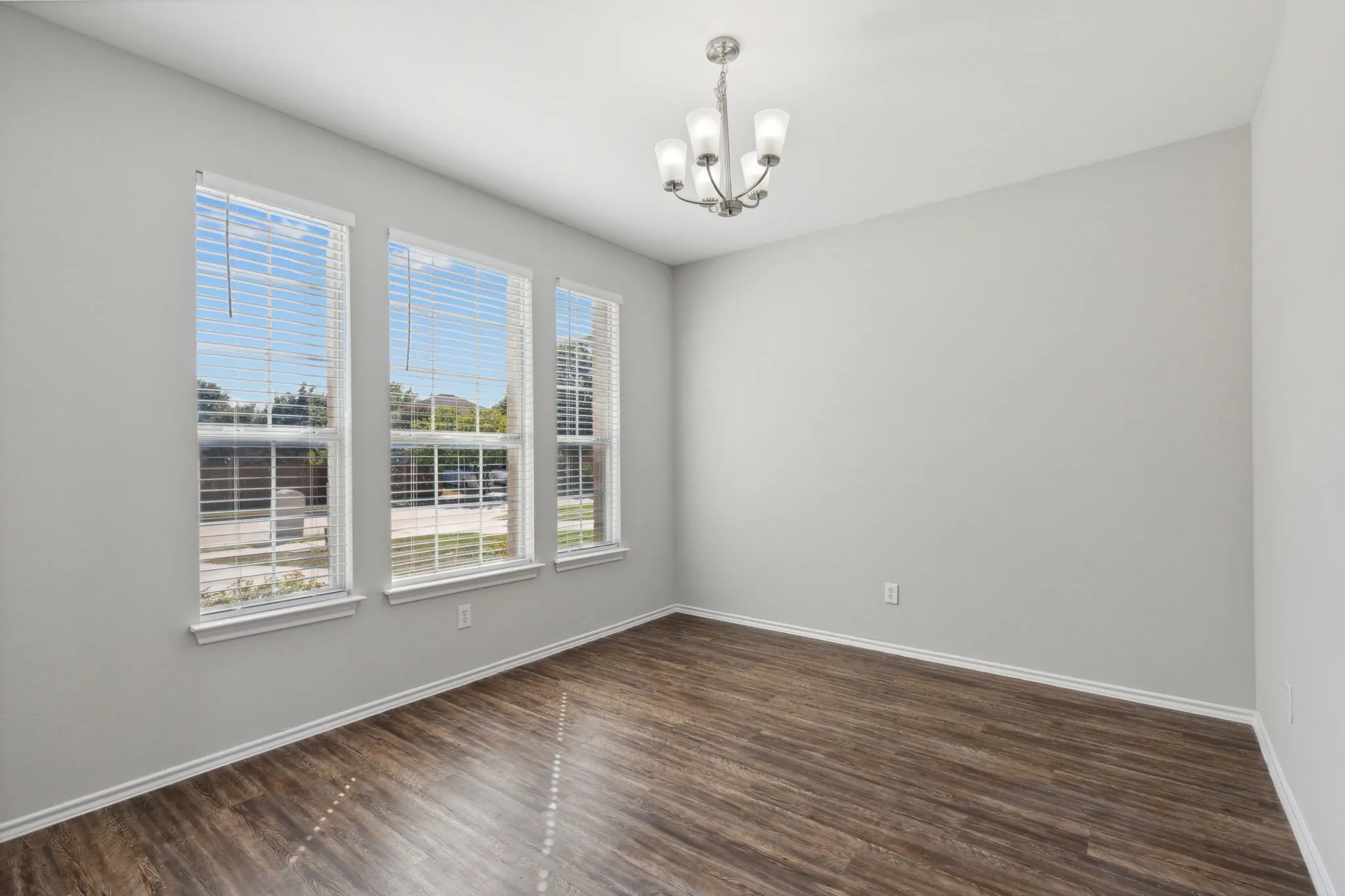 Single Family Residence For Rent in Denton County , 5100 Brookside Drive, Denton, Texas 76226, 5 Bedroom, 4 Bathroom, 2 Garage spaces, 2,940 Sqft, built in 2004, mls#21331236, Real Estate Agent in Denton, Homes For Rent in Denton county, Homes For Rent in Denton, Realtor in Denton Texas, Real Estate Brokerage Independent Realty Texas, Luminita Cordes Realtor