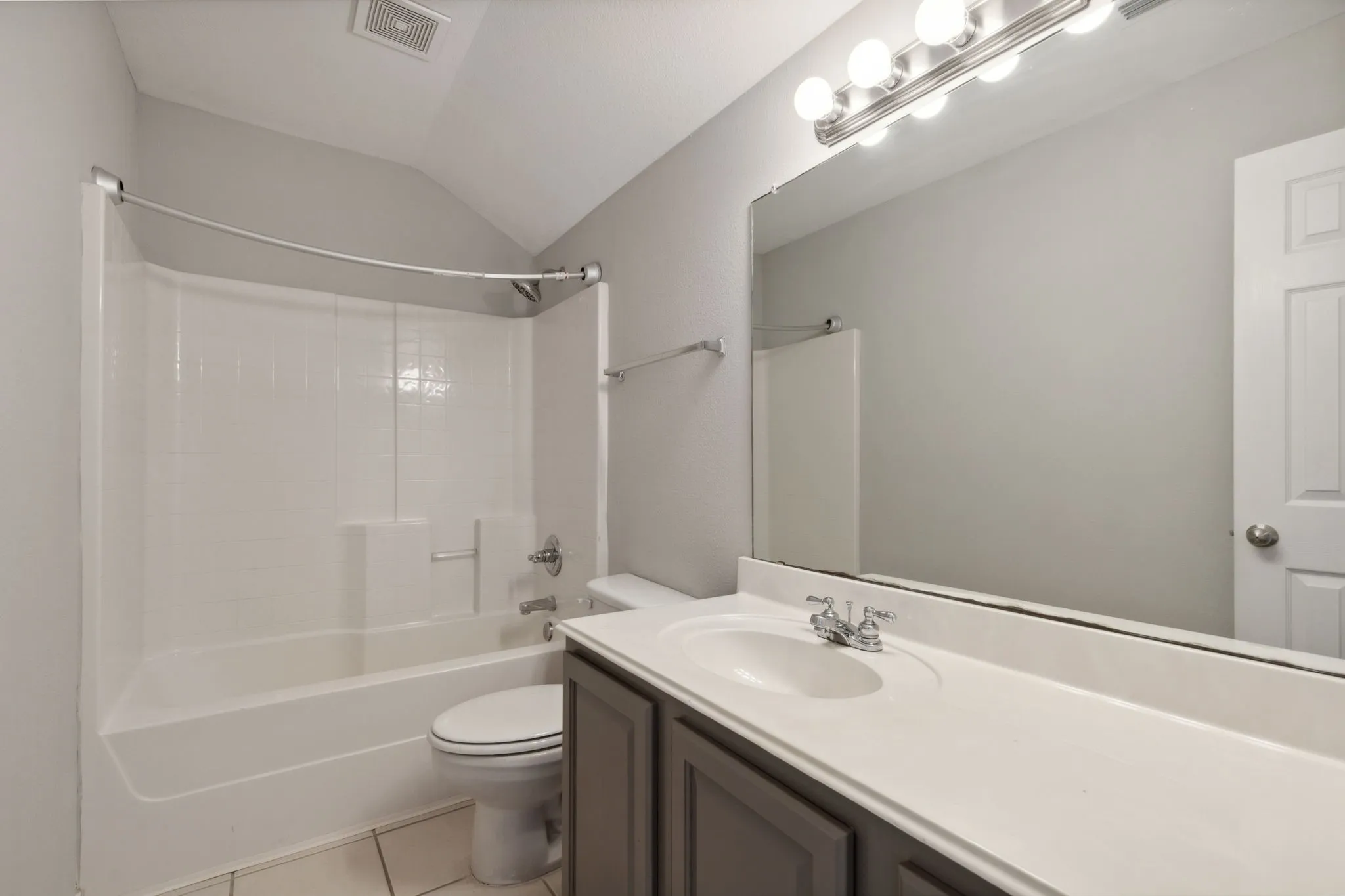 Single Family Residence For Rent in Denton County , 5100 Brookside Drive, Denton, Texas 76226, 5 Bedroom, 4 Bathroom, 2 Garage spaces, 2,940 Sqft, built in 2004, mls#21331236, Real Estate Agent in Denton, Homes For Rent in Denton county, Homes For Rent in Denton, Realtor in Denton Texas, Real Estate Brokerage Independent Realty Texas, Luminita Cordes Realtor