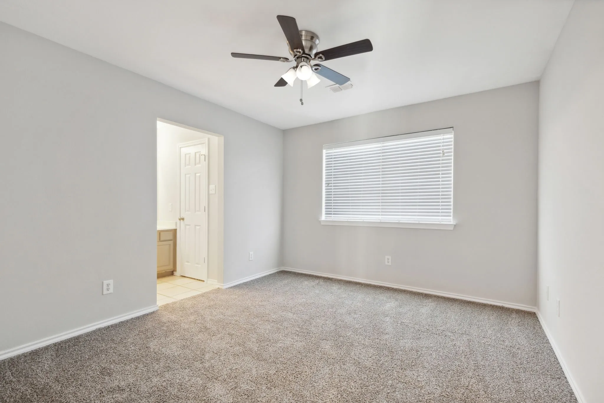 Single Family Residence For Rent in Denton County , 5100 Brookside Drive, Denton, Texas 76226, 5 Bedroom, 4 Bathroom, 2 Garage spaces, 2,940 Sqft, built in 2004, mls#21331236, Real Estate Agent in Denton, Homes For Rent in Denton county, Homes For Rent in Denton, Realtor in Denton Texas, Real Estate Brokerage Independent Realty Texas, Luminita Cordes Realtor