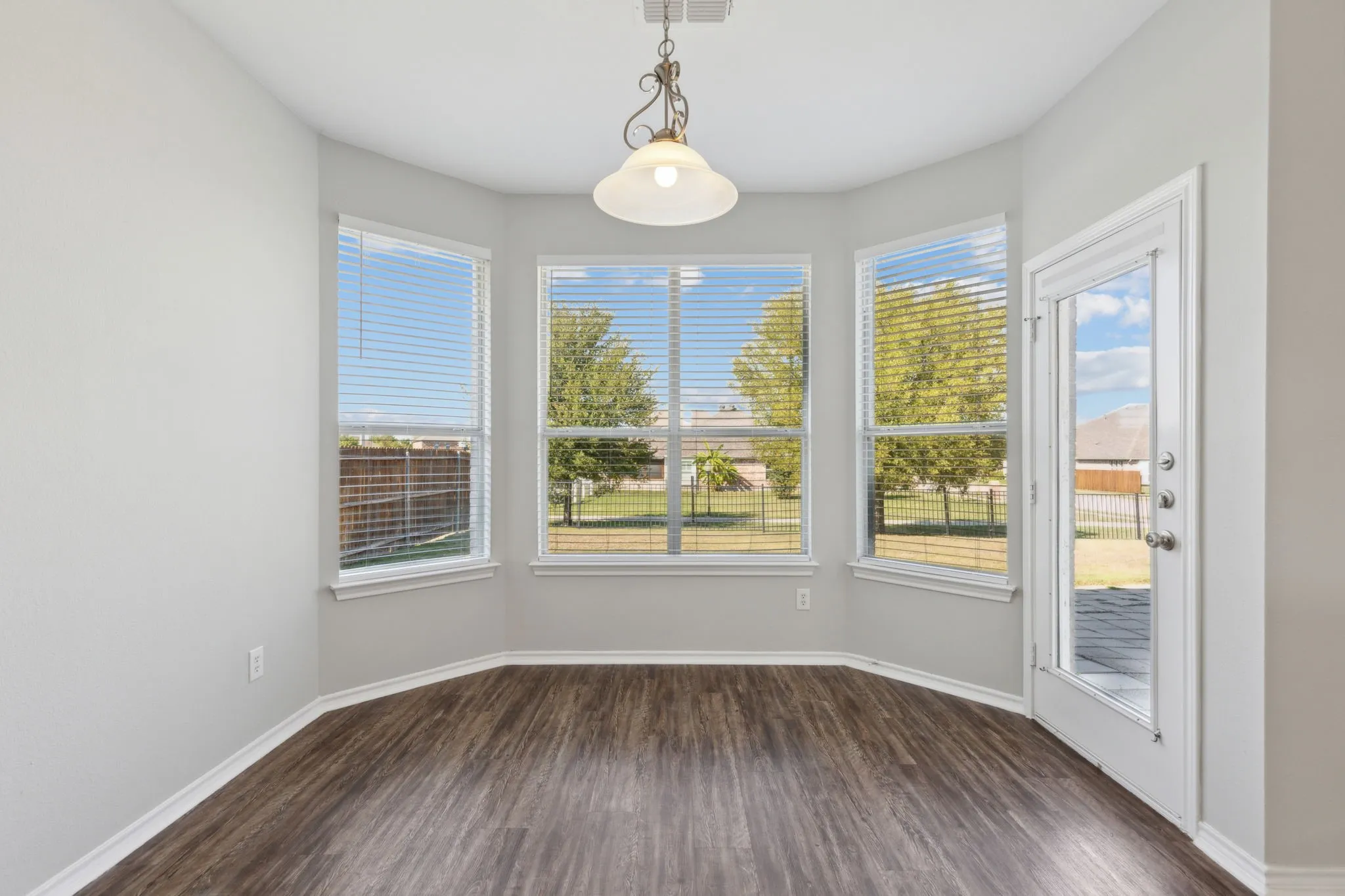 Single Family Residence For Rent in Denton County , 5100 Brookside Drive, Denton, Texas 76226, 5 Bedroom, 4 Bathroom, 2 Garage spaces, 2,940 Sqft, built in 2004, mls#21331236, Real Estate Agent in Denton, Homes For Rent in Denton county, Homes For Rent in Denton, Realtor in Denton Texas, Real Estate Brokerage Independent Realty Texas, Luminita Cordes Realtor